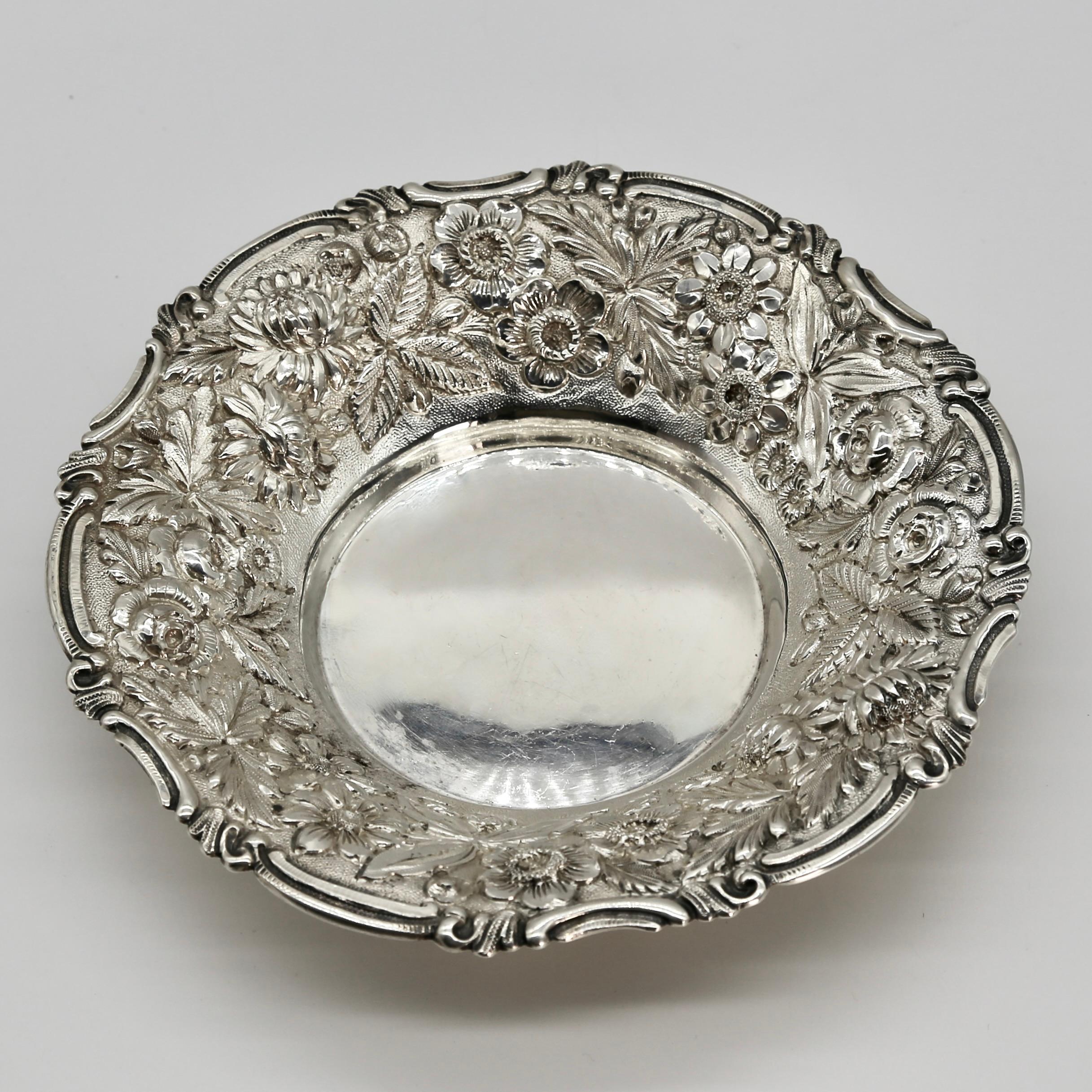 Début du 20ème siècle Bol repoussé vintage Jenkins & Jenkins en argent sterling, 1910 en vente