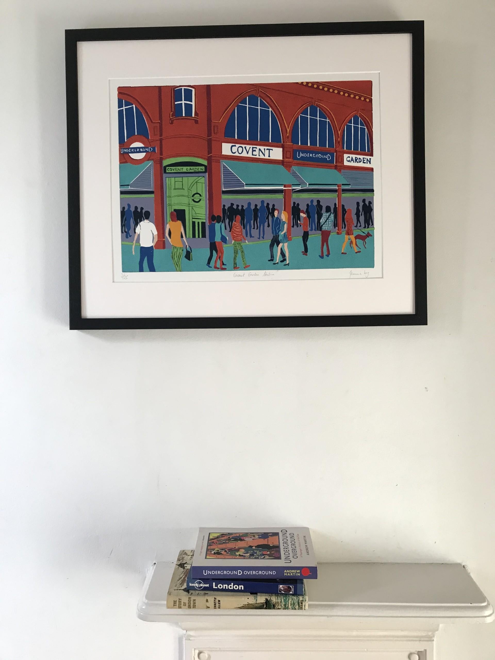 Covent-Gartenstation – Print von Jennie Ing