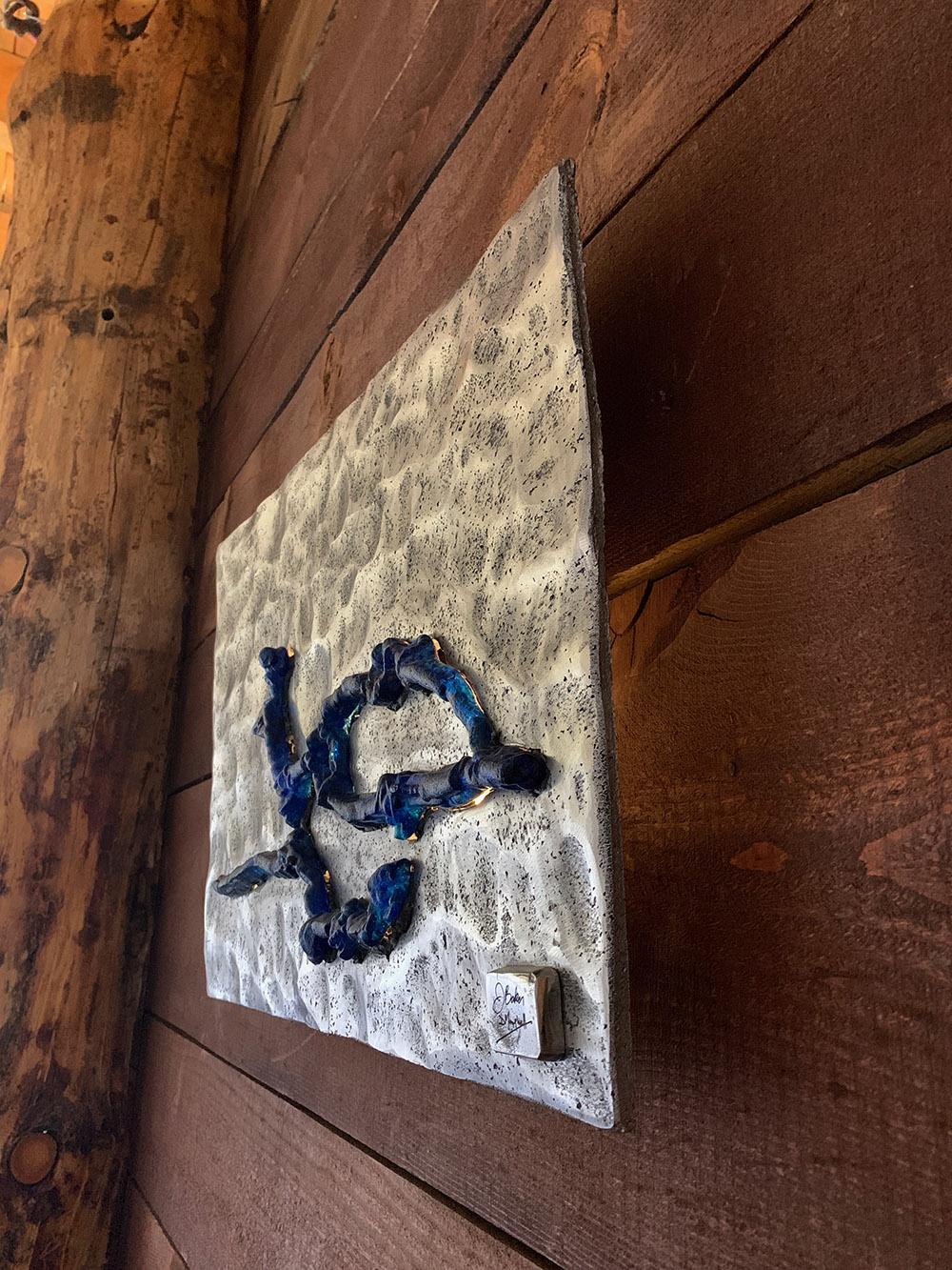 Sculpture murale Waypoints en verre bleu de couleur argentée en vente 1