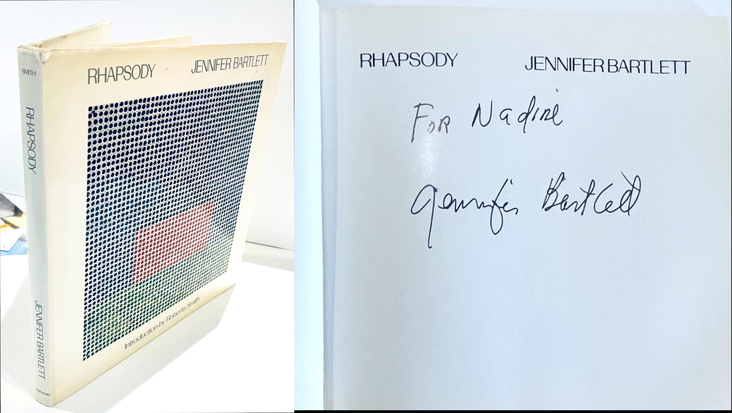Jennifer Losch Bartlett
Rhapsodie (signé et inscrit à la main), 1985
Monographie reliée avec jaquette (signée à la main et dédicacée à Nadine).
Signé à la main et inscrit au marqueur noir "for Nadine" par Jennifer Bartlett sur la demi-page de