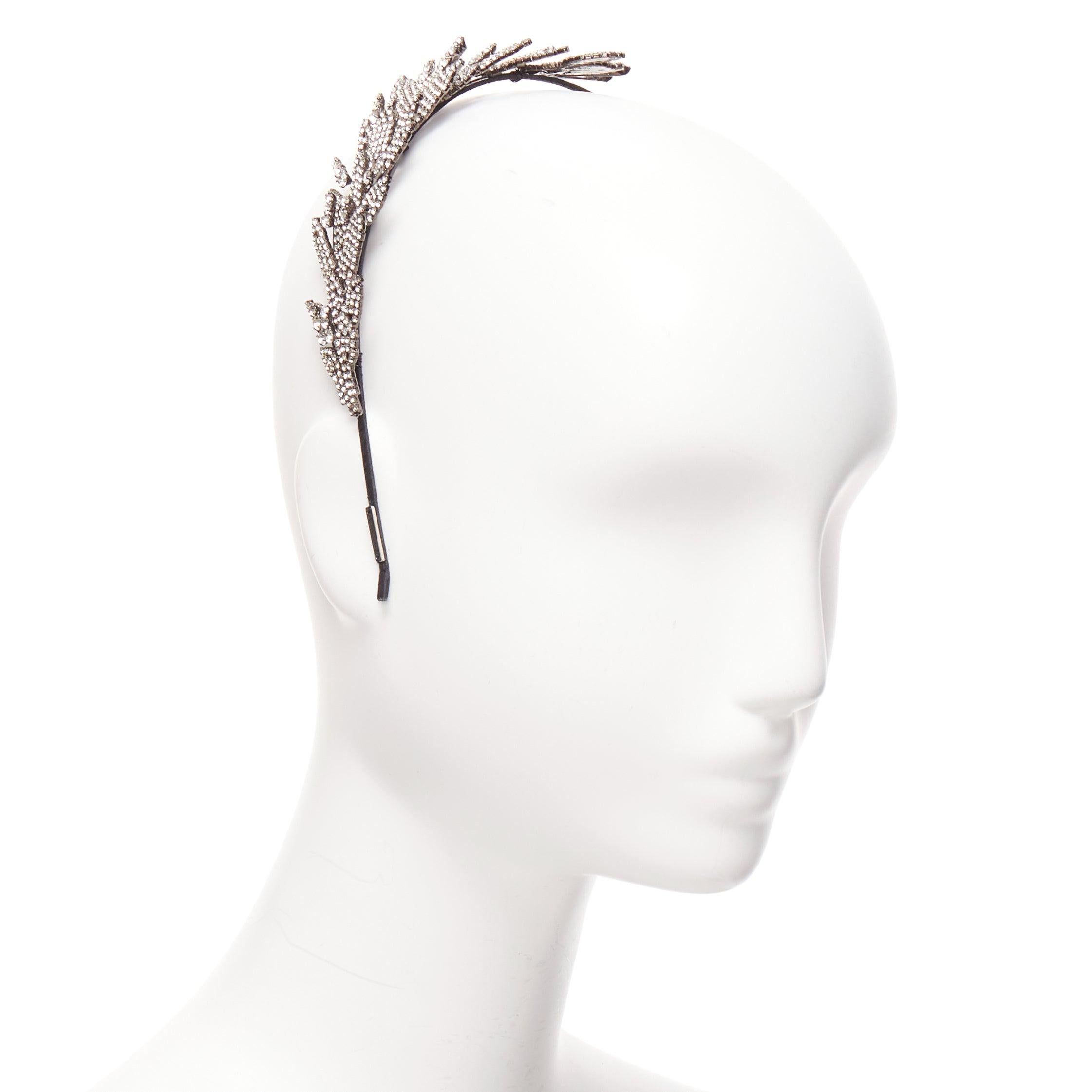 JENNIFER BEHR silver crystal tiered leaves black fabric wrap Alice headband
Reference: AAWC/A01005
Brand: Jennifer Behr
Material: Fabric, Metal
Color: Silver, Black
Pattern: Floral
Lining: Black Fabric

CONDITION:
Condition: Very good, this item was
