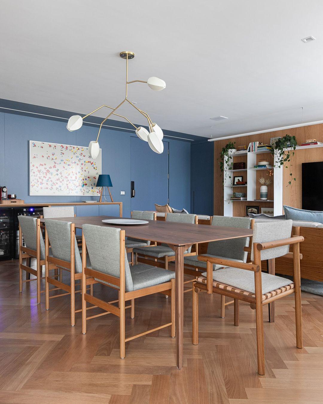 Moderno Jennifer - Lampada a sospensione brasiliana contemporanea in ottone scultoreo - Max in vendita