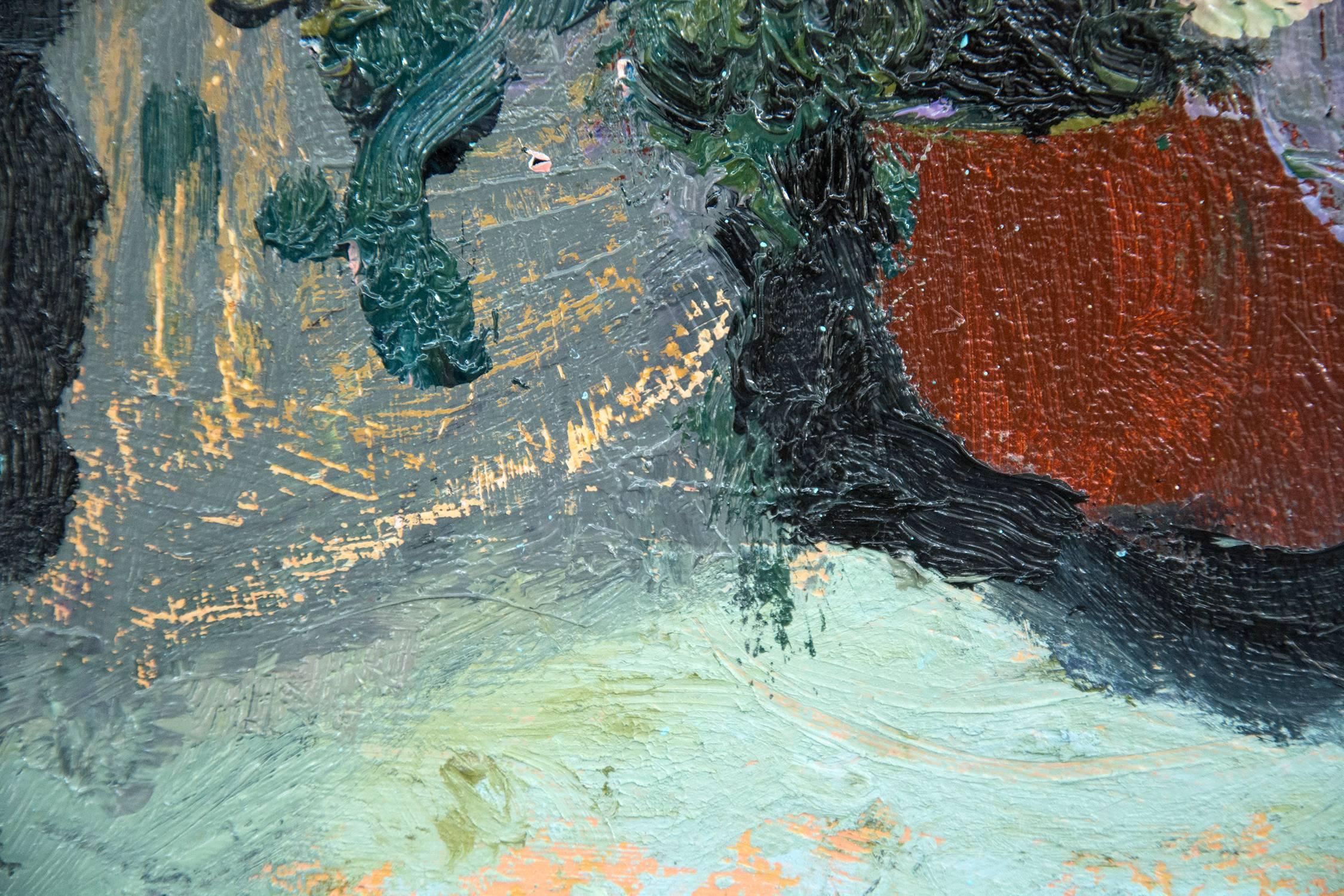 Braunes und rosafarbenes, elegantes, kleines grünes, lila Blumenstillleben aus Mahagoni (Schwarz), Still-Life Painting, von Jennifer Hornyak