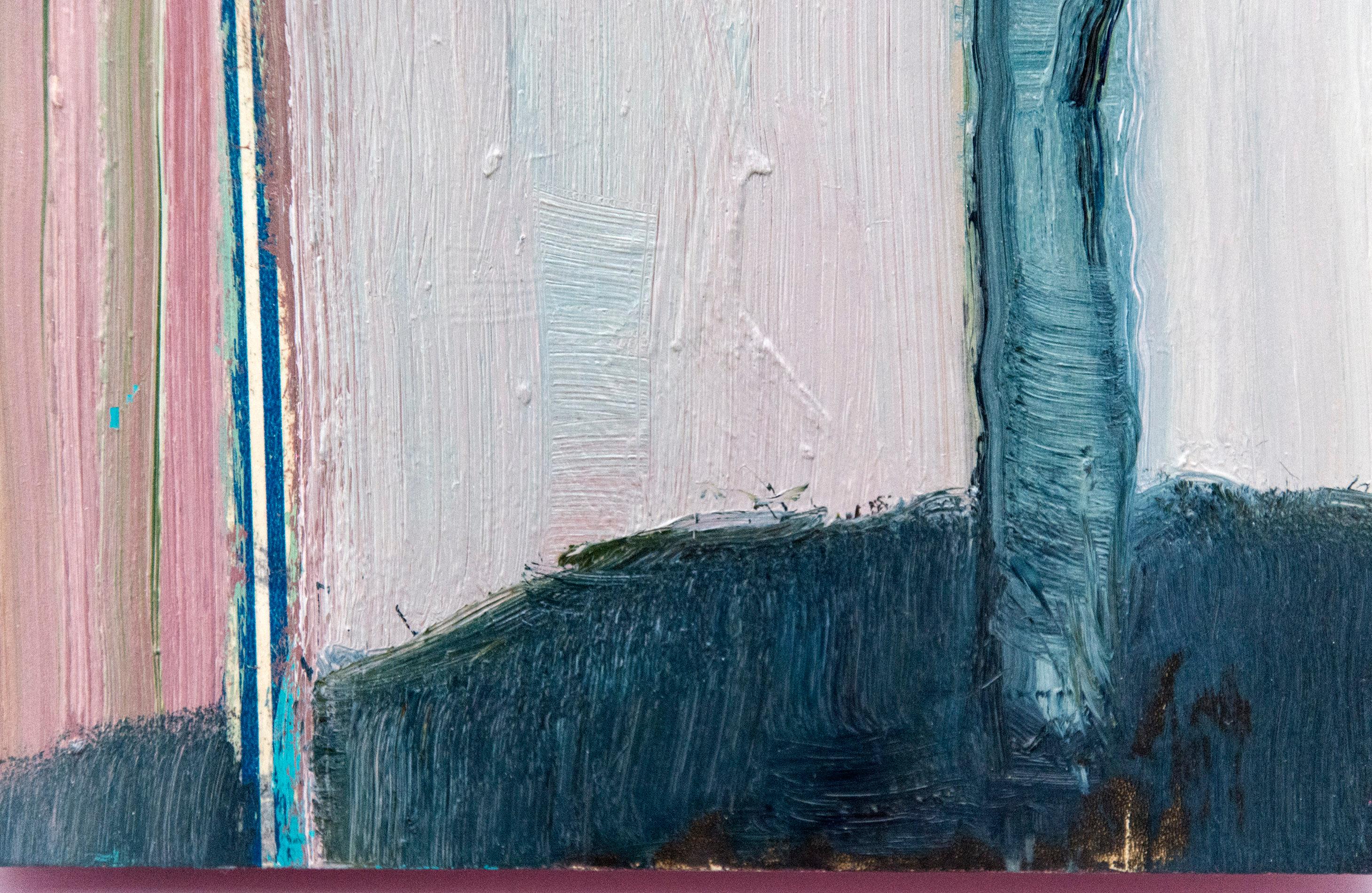 My Pink with Blue Grey - kleines, helles, farbenfrohes, geblümtes Stillleben Ölgemälde (Zeitgenössisch), Painting, von Jennifer Hornyak