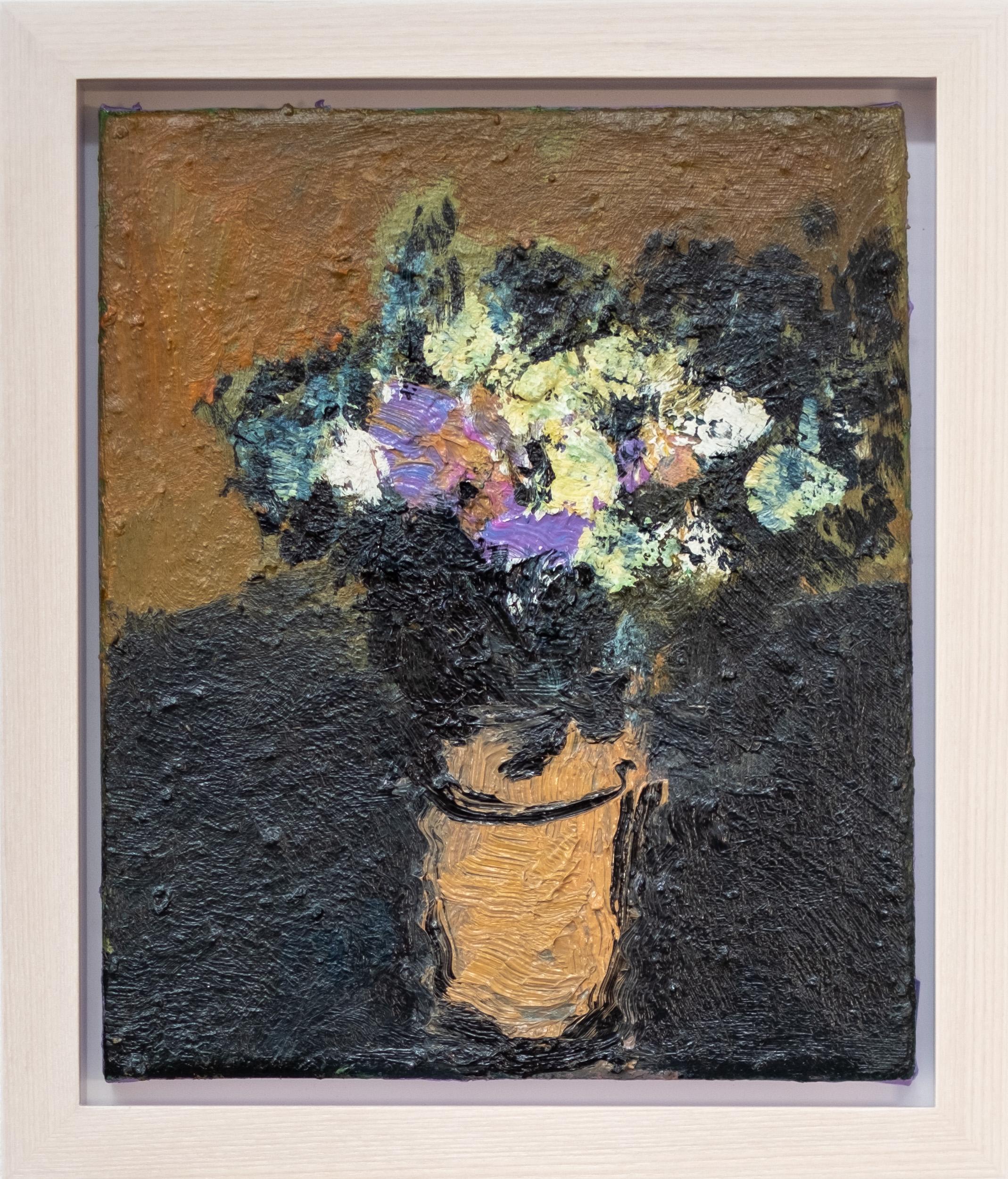 Noir de carbone et lavande - contemporain, floral, nature morte, huile sur panneau - Painting de Jennifer Hornyak