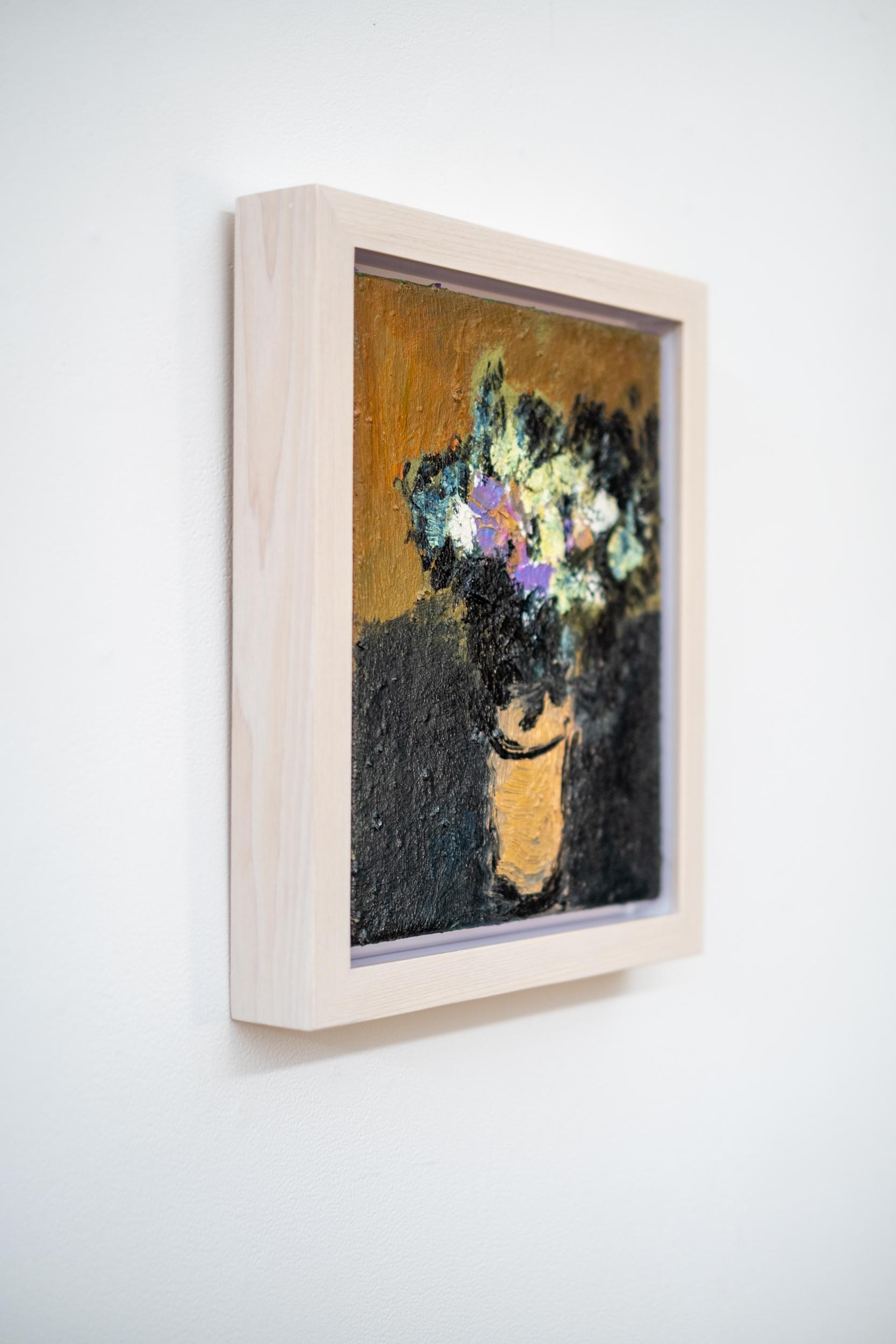 Cette peinture à l'huile abstraite d'une nature morte est noire et a été réalisée par Jennifer Hornyak.

Les peintures magistrales de Jennifer Hornyak lui ont valu un public fidèle. Elle est l'une des artistes canadiennes les plus appréciées et les