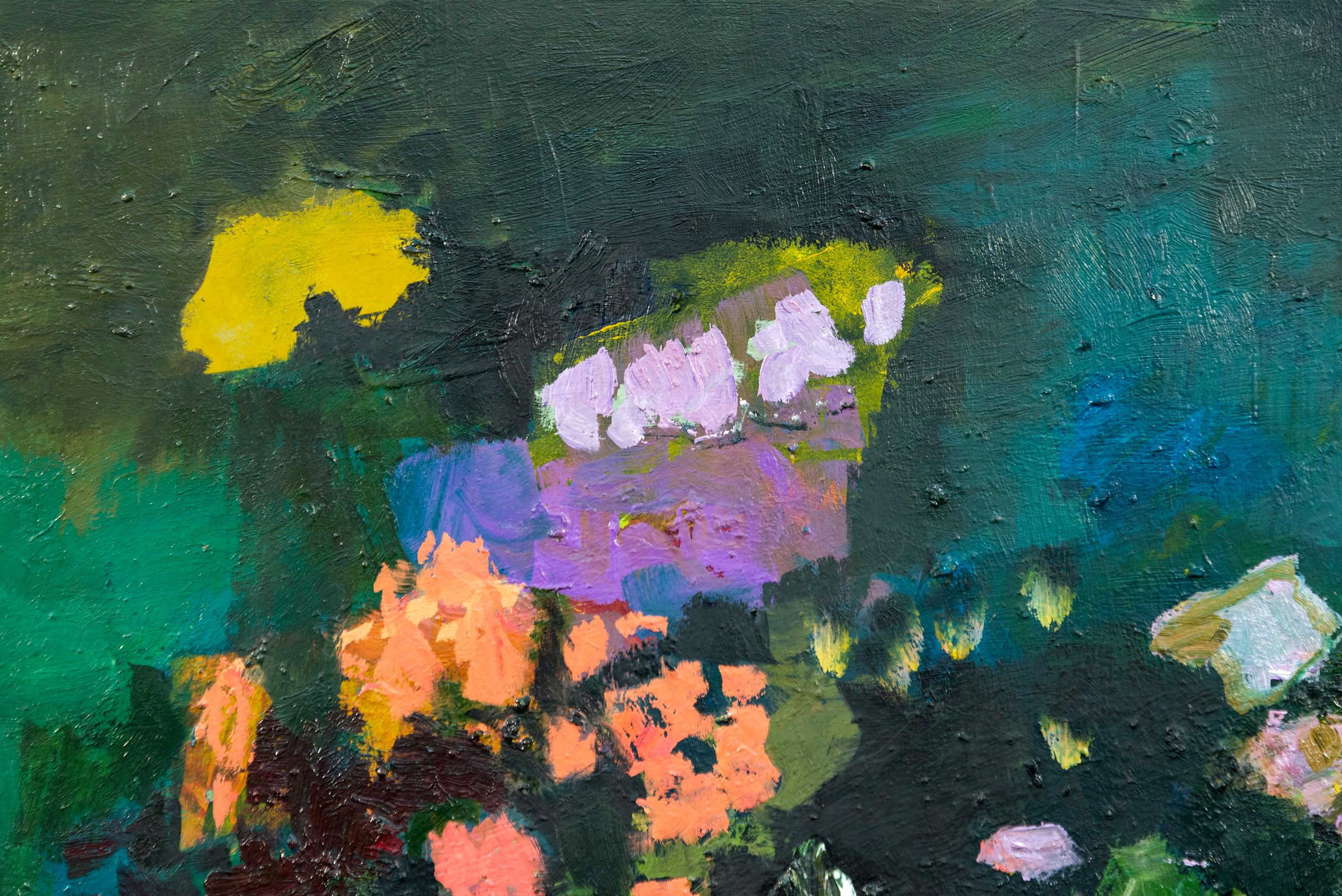 Lime Green mit Koralle - groß, floral, abstraktes Stillleben, Öl auf Leinwand (Zeitgenössisch), Painting, von Jennifer Hornyak