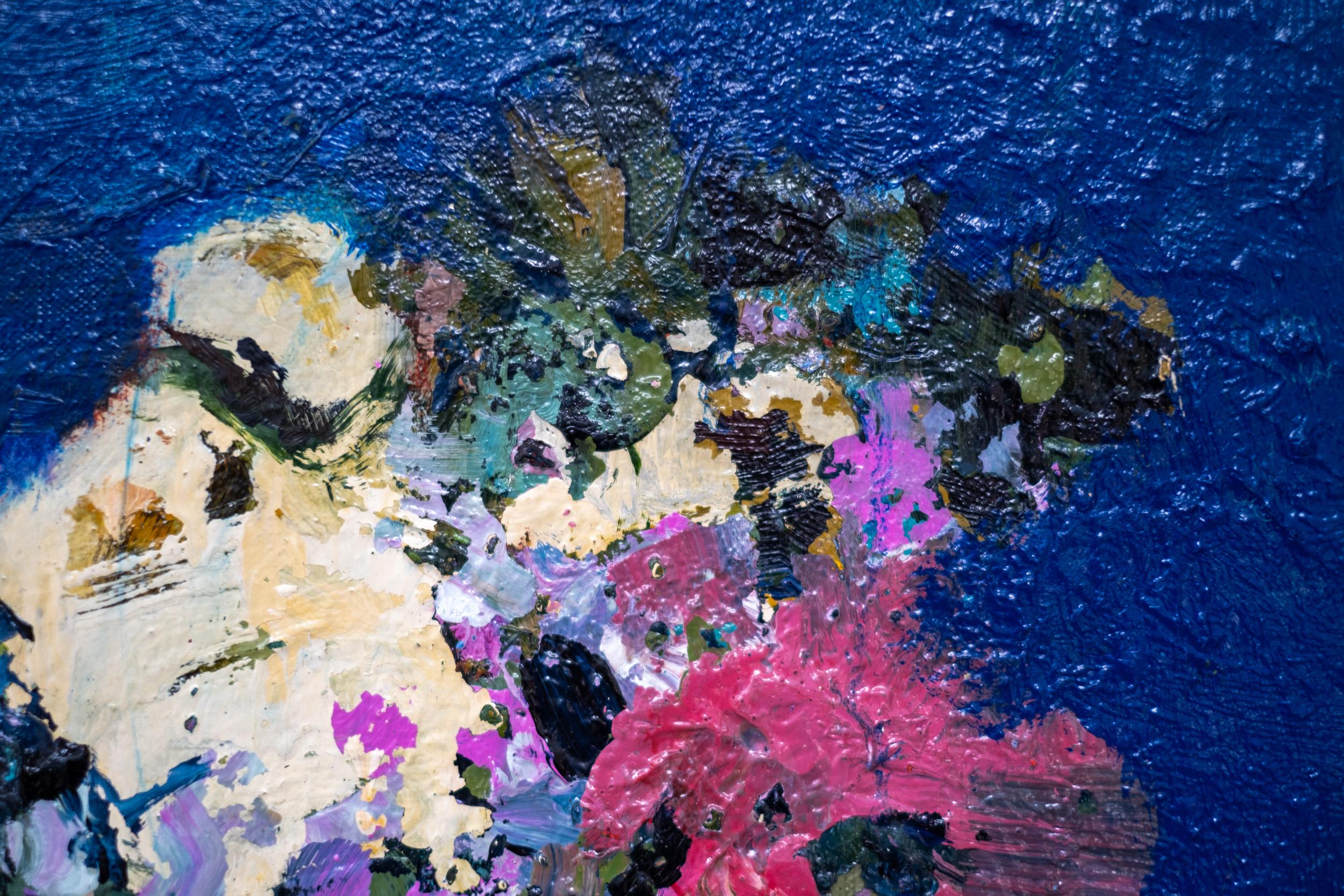 Ultramarine avec blanc crème - contemporain, floral, nature morte, huile sur lin en vente 4