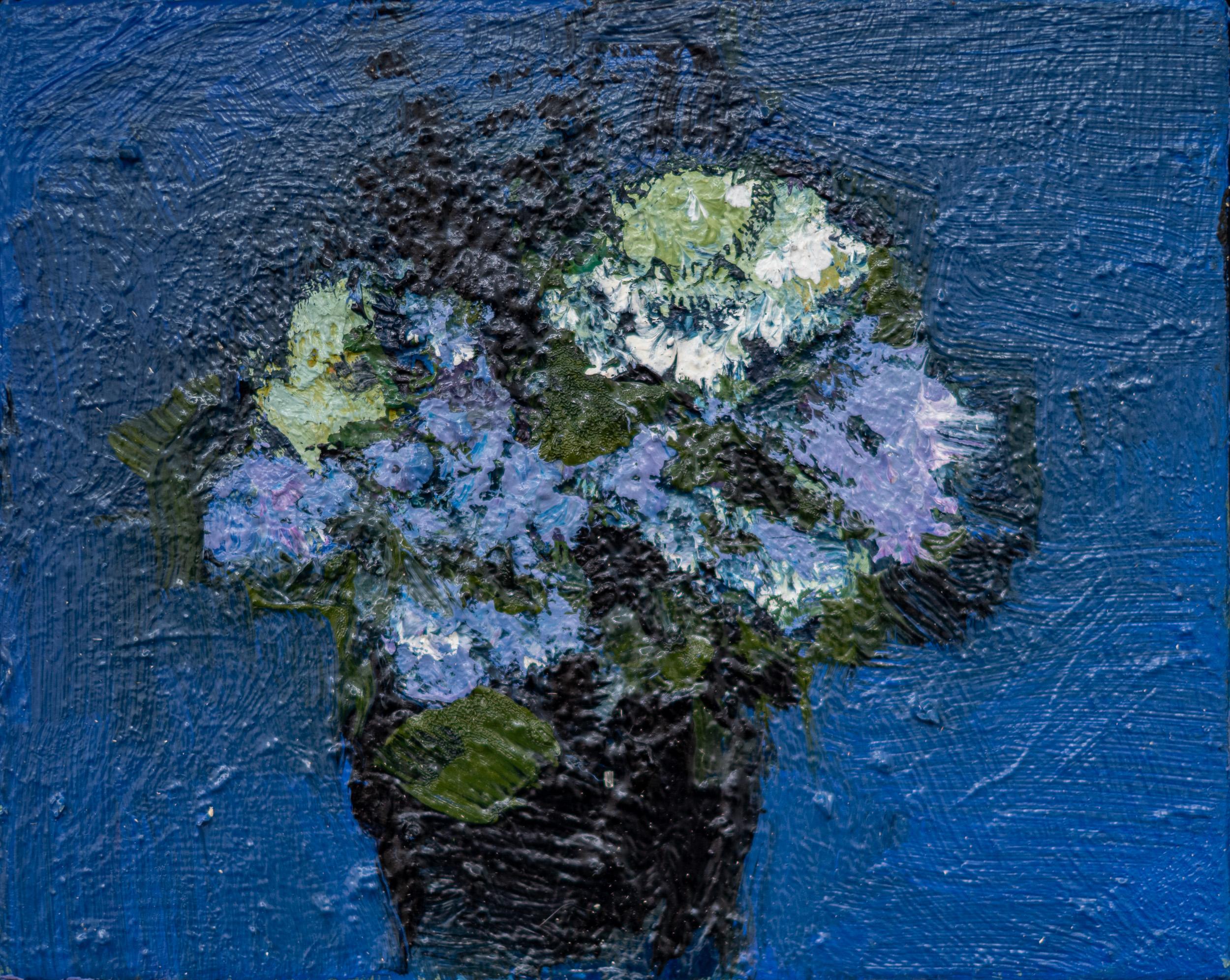 Violettblau mit Weiß - zeitgenössisch, floral, Stillleben, Öl auf Leinwand – Painting von Jennifer Hornyak