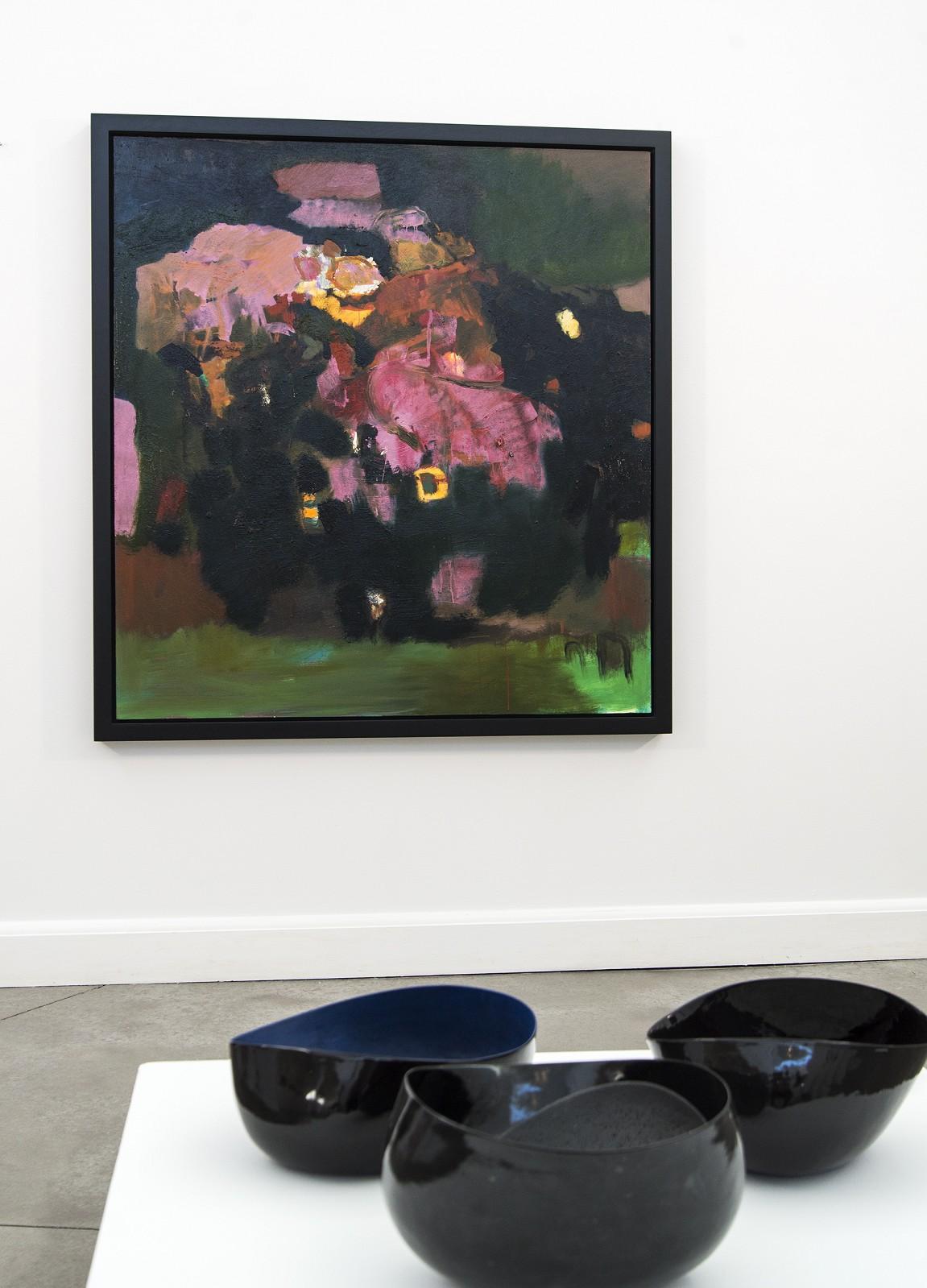 Gelbes Gelbschnalle mit Rosa - großes, florales, abstrahiertes Stillleben, Öl auf Leinwand (Zeitgenössisch), Painting, von Jennifer Hornyak