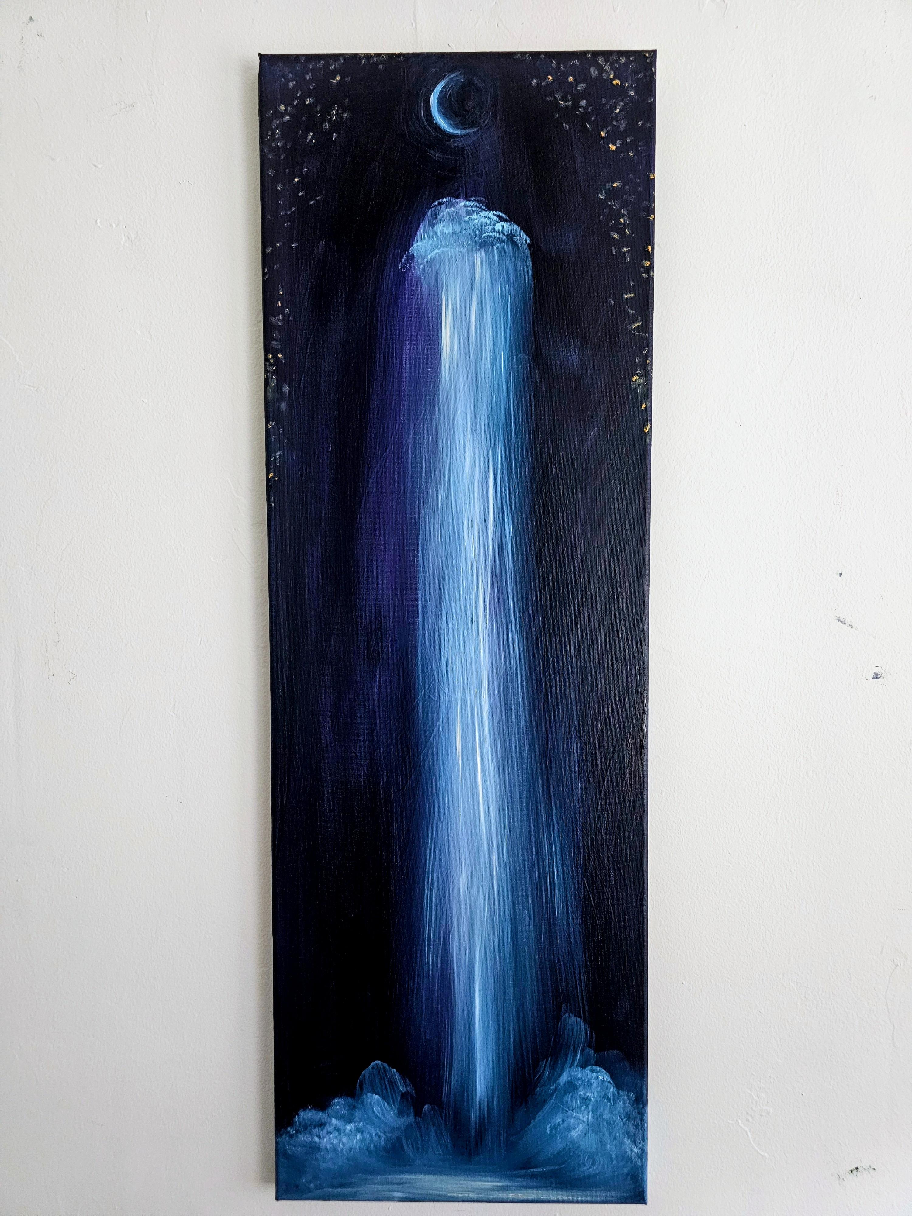 I Am Not Afraid of the Dark - Dramatisches Bild mit Mond, Sternen und Wasserfall (Zeitgenössisch), Painting, von Jennifer L. Baker
