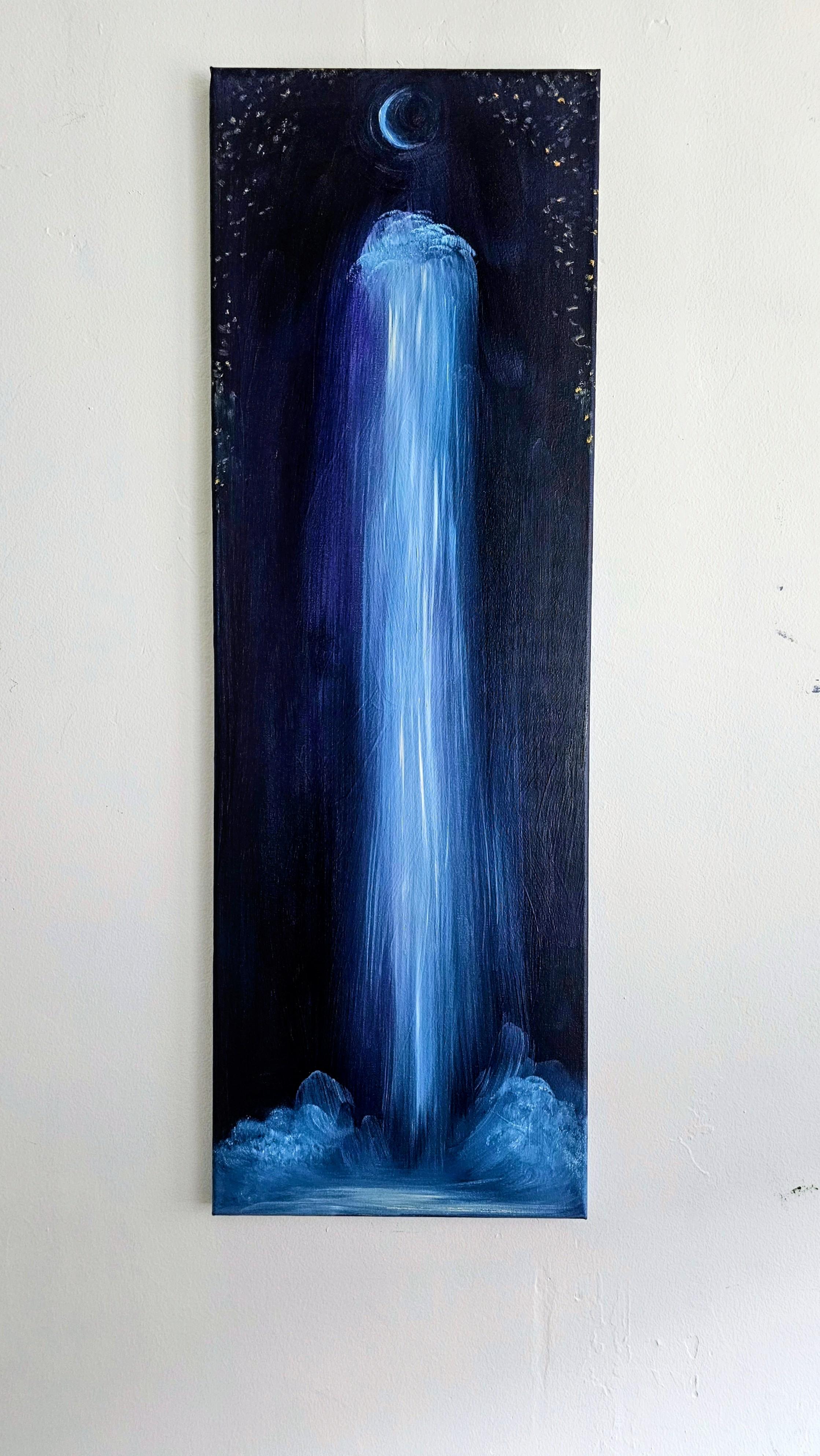 I Am Not Afraid of the Dark - Dramatisches Bild mit Mond, Sternen und Wasserfall im Angebot 4