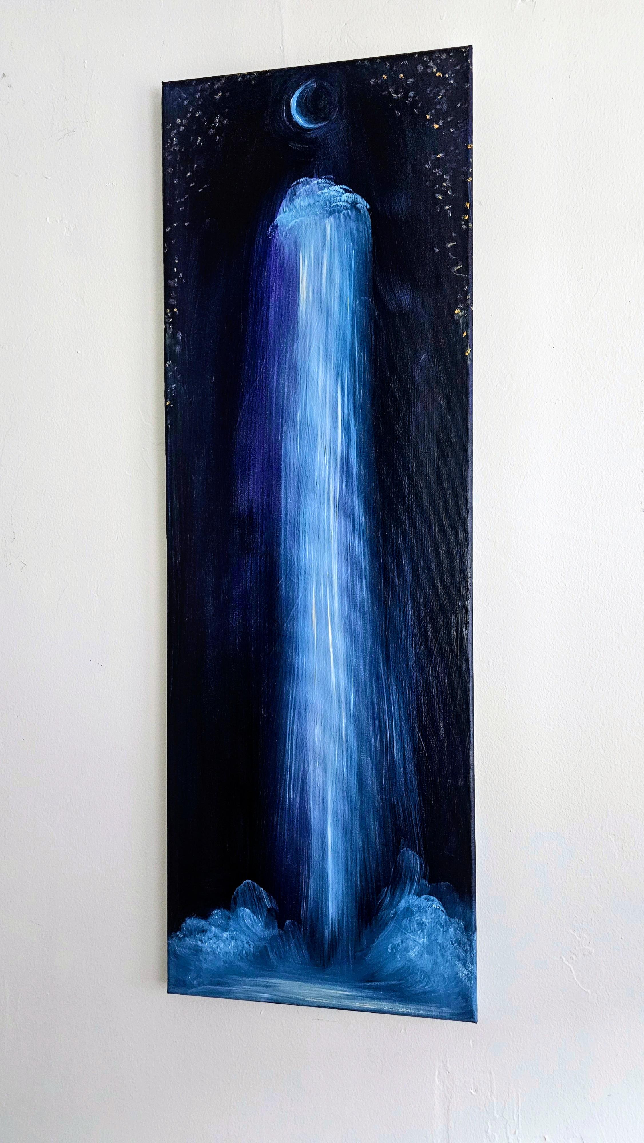 I Am Not Afraid of the Dark - Dramatisches Bild mit Mond, Sternen und Wasserfall im Angebot 5