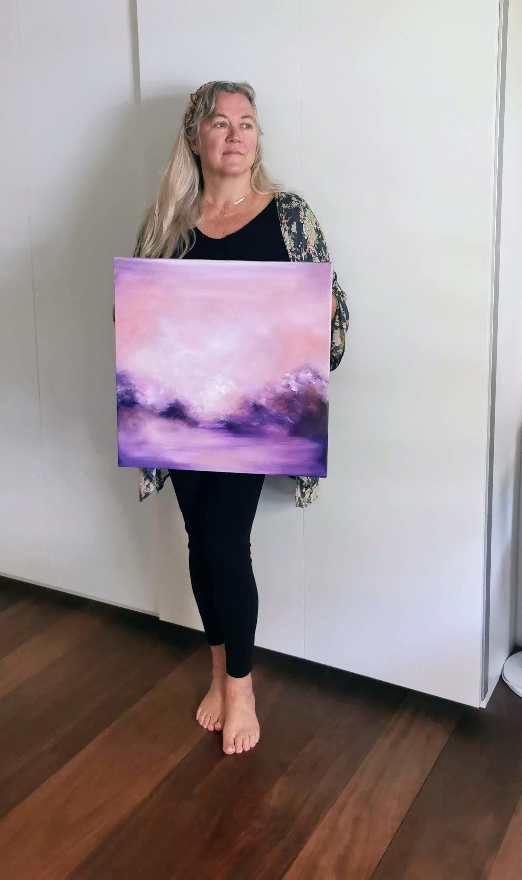 Sono in fiamme - Quadro astratto del tramonto, cielo rosa, viola e cremisi - Painting Contemporaneo di Jennifer L. Baker