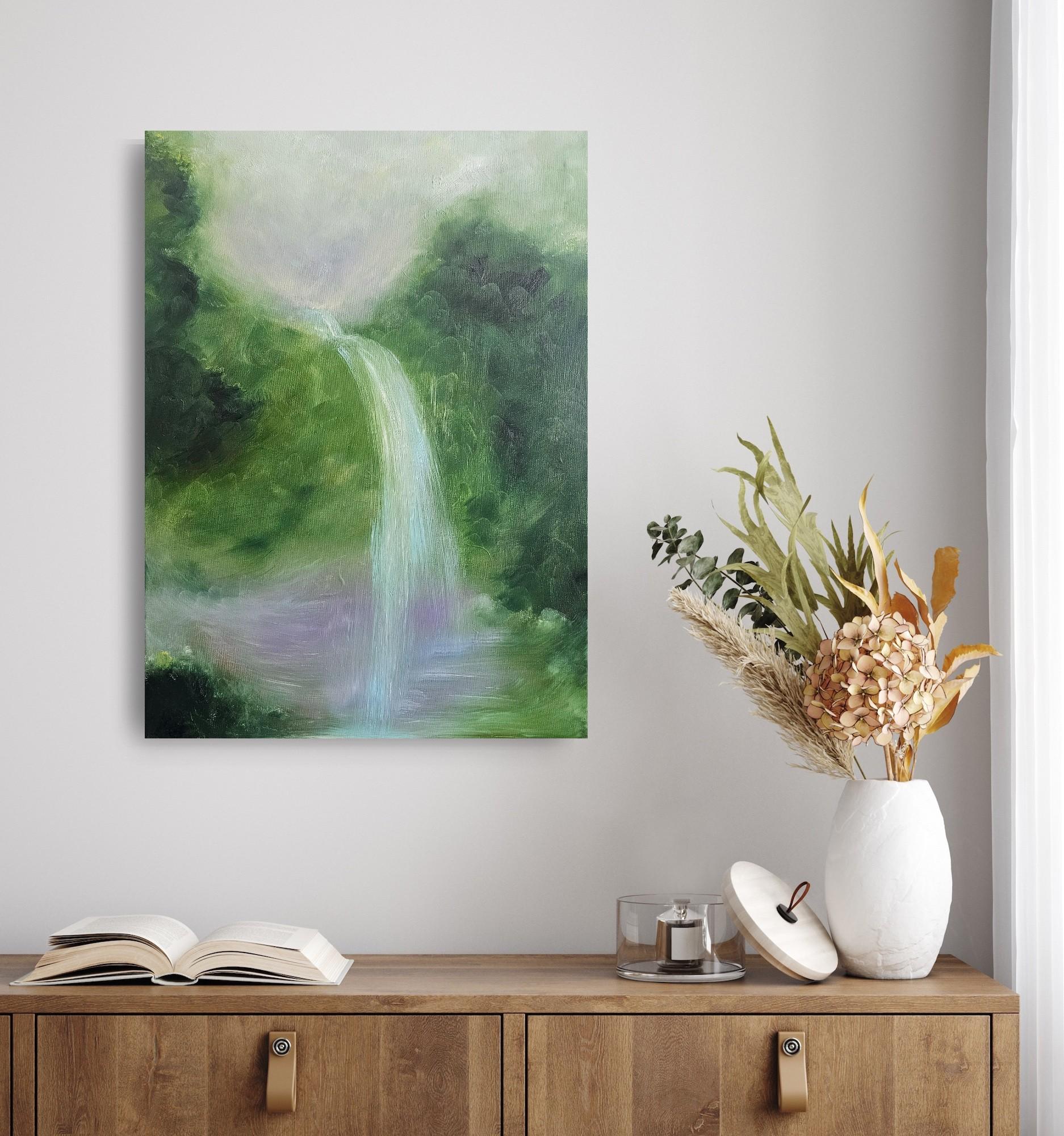 Sdraiati sul suolo della foresta -Pittura astratta della foresta con cascata verde da sogno in vendita 5