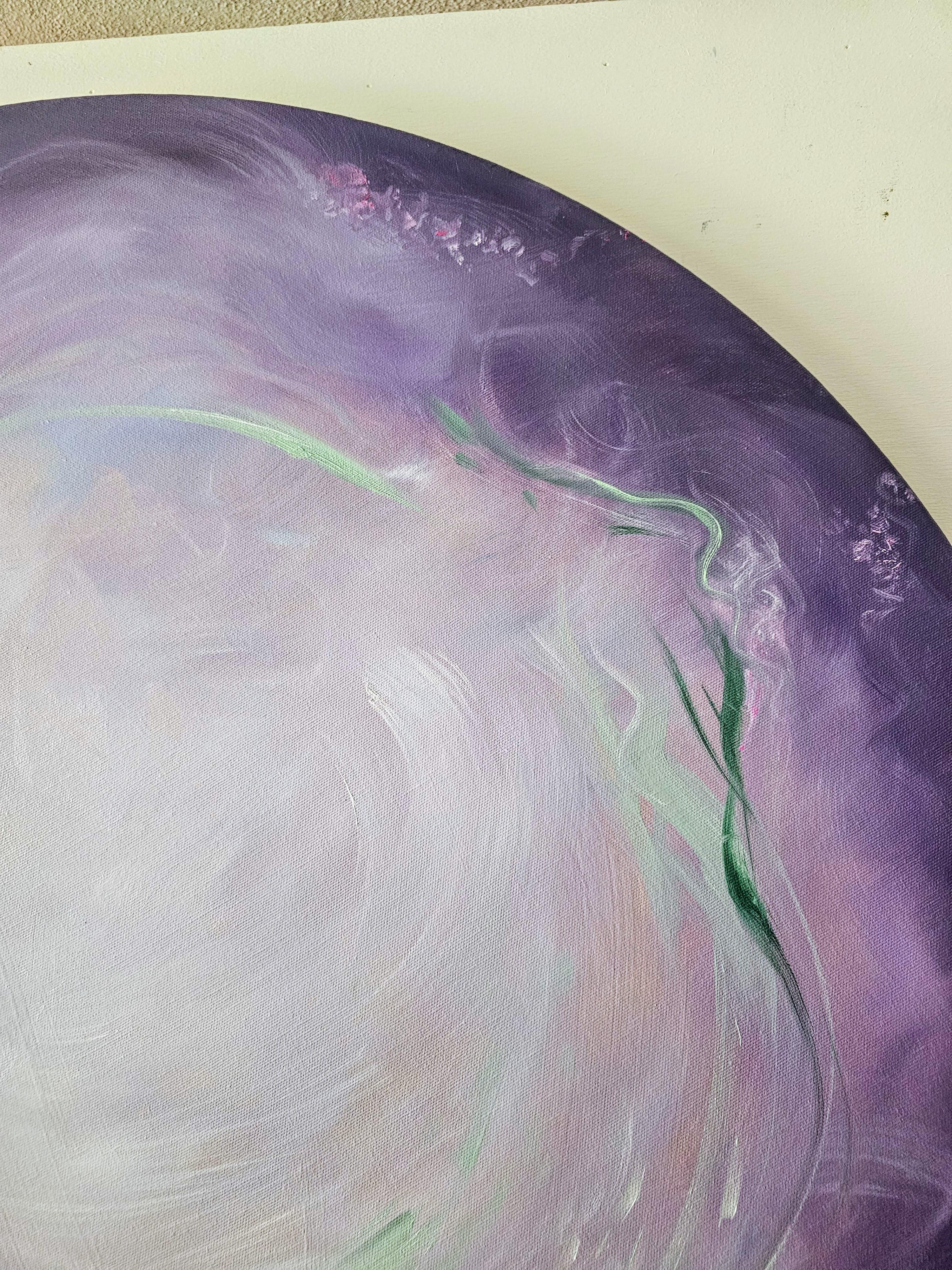 Mondblume - Ätherisches lila-grünes abstraktes rundes Mondgemälde im Angebot 11