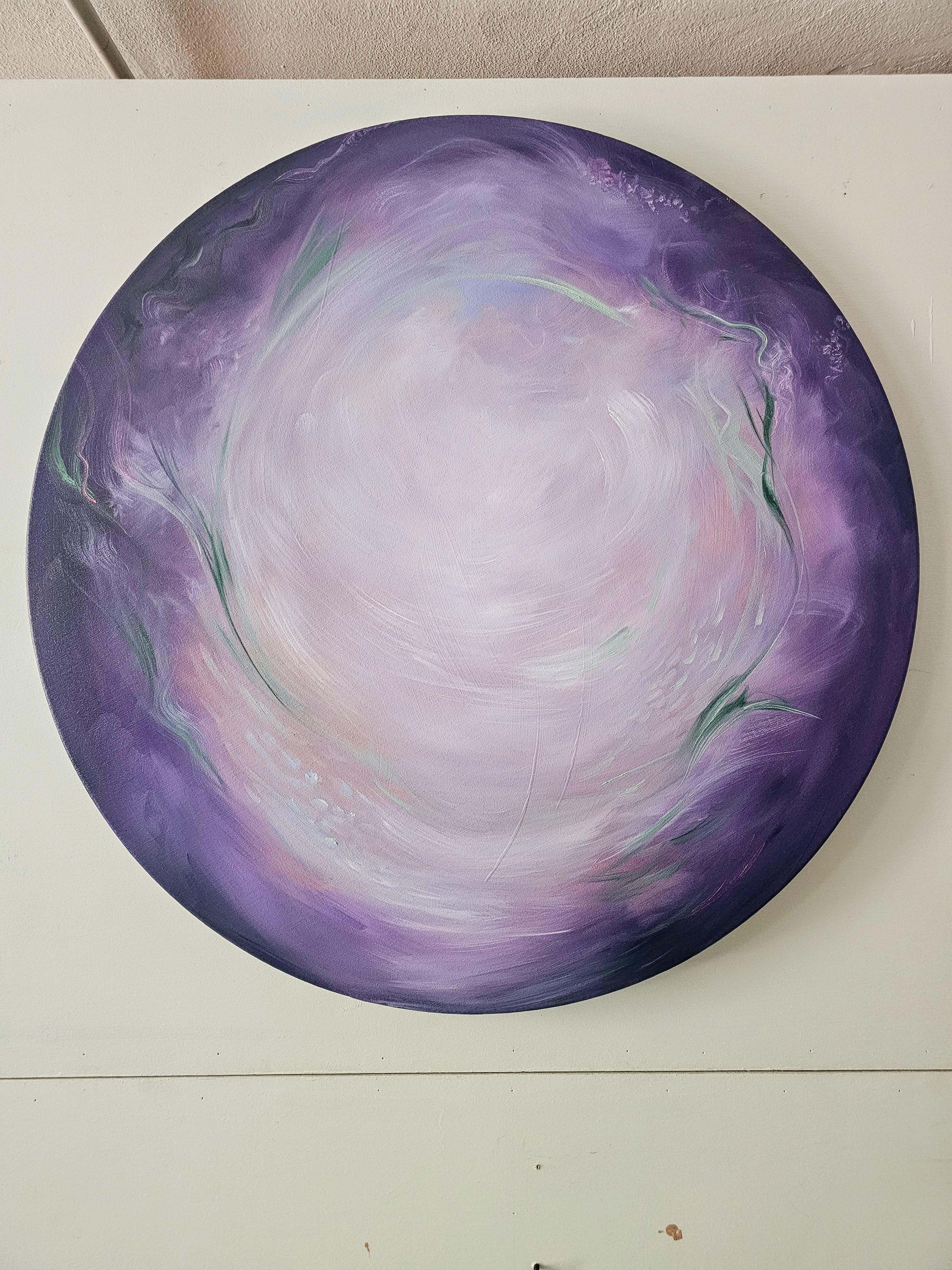 Mondblume - Ätherisches lila-grünes abstraktes rundes Mondgemälde (Grau), Abstract Painting, von Jennifer L. Baker