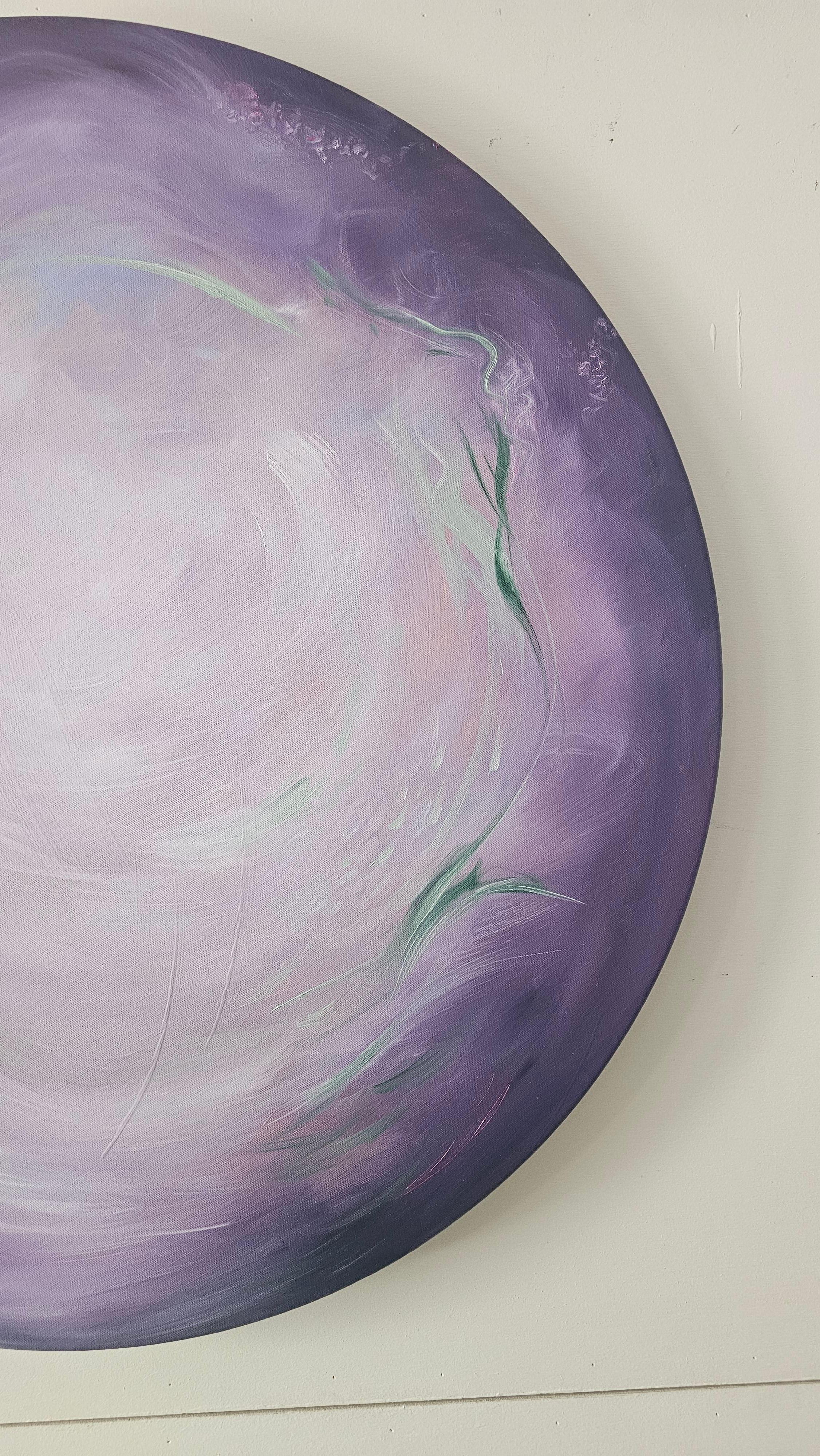 Mondblume - Ätherisches lila-grünes abstraktes rundes Mondgemälde im Angebot 2