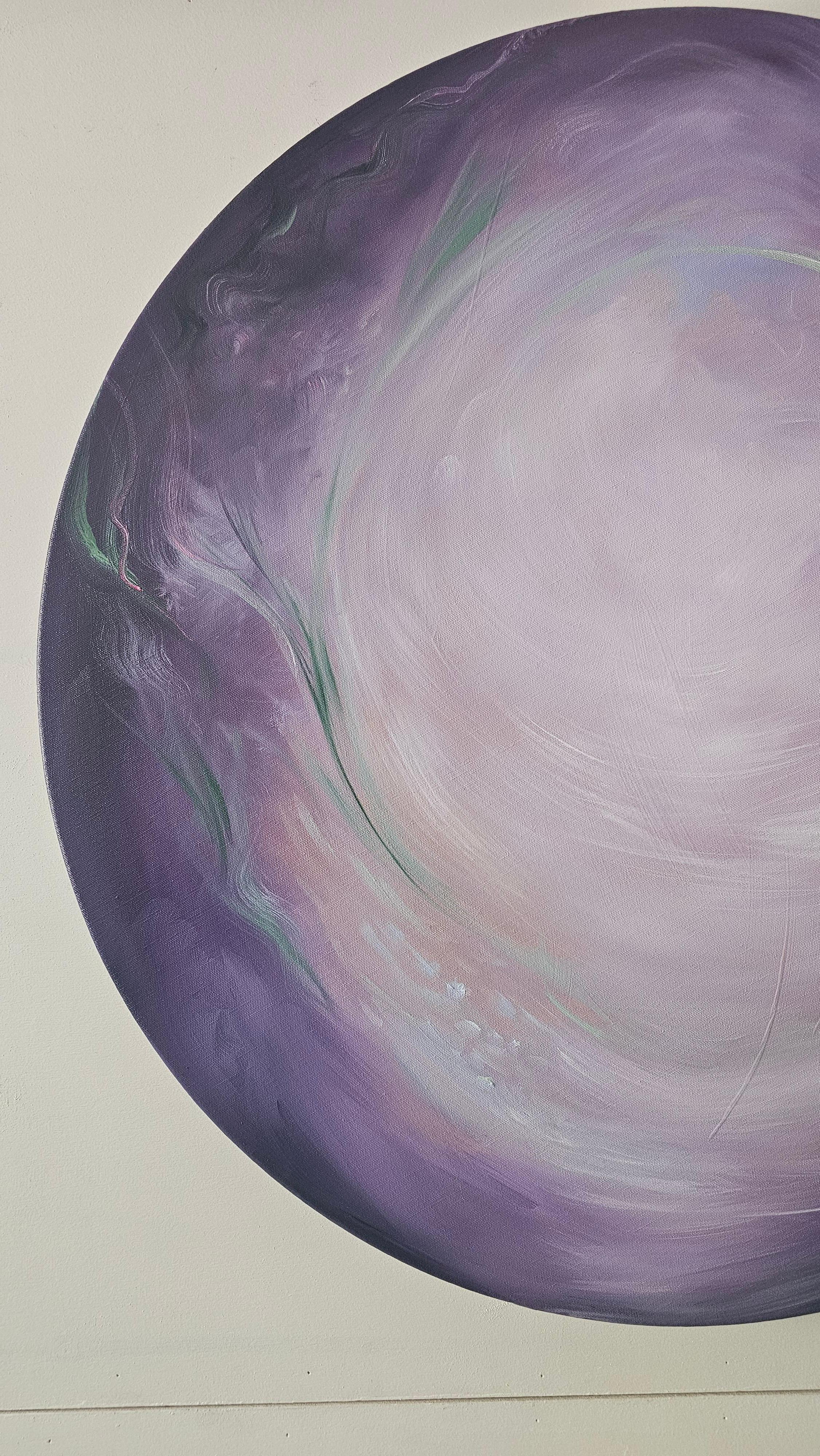 Mondblume - Ätherisches lila-grünes abstraktes rundes Mondgemälde im Angebot 3