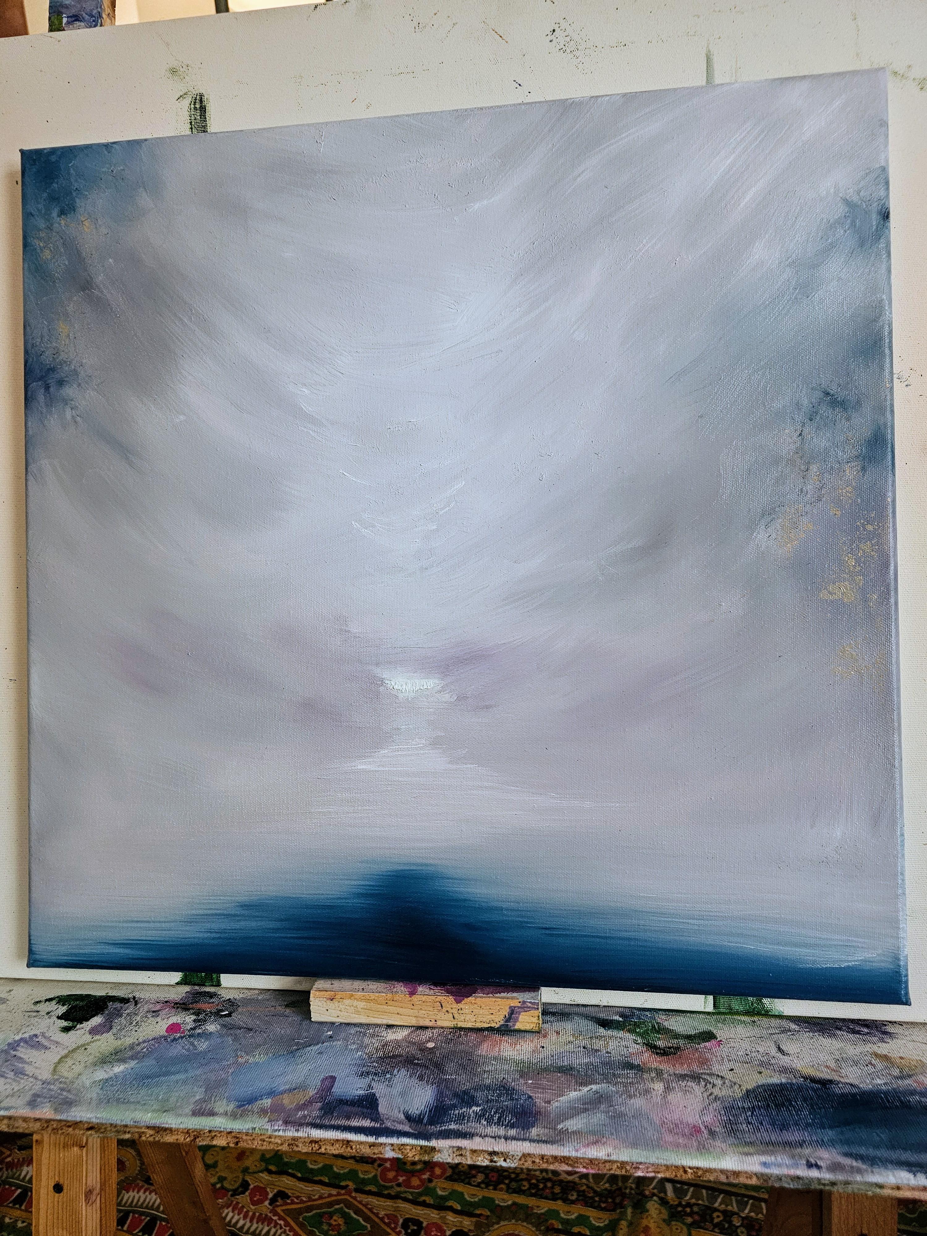 Il lago ghiacciato che si lascia andare - Quadro astratto di paesaggio marino in bianco e blu in vendita 2
