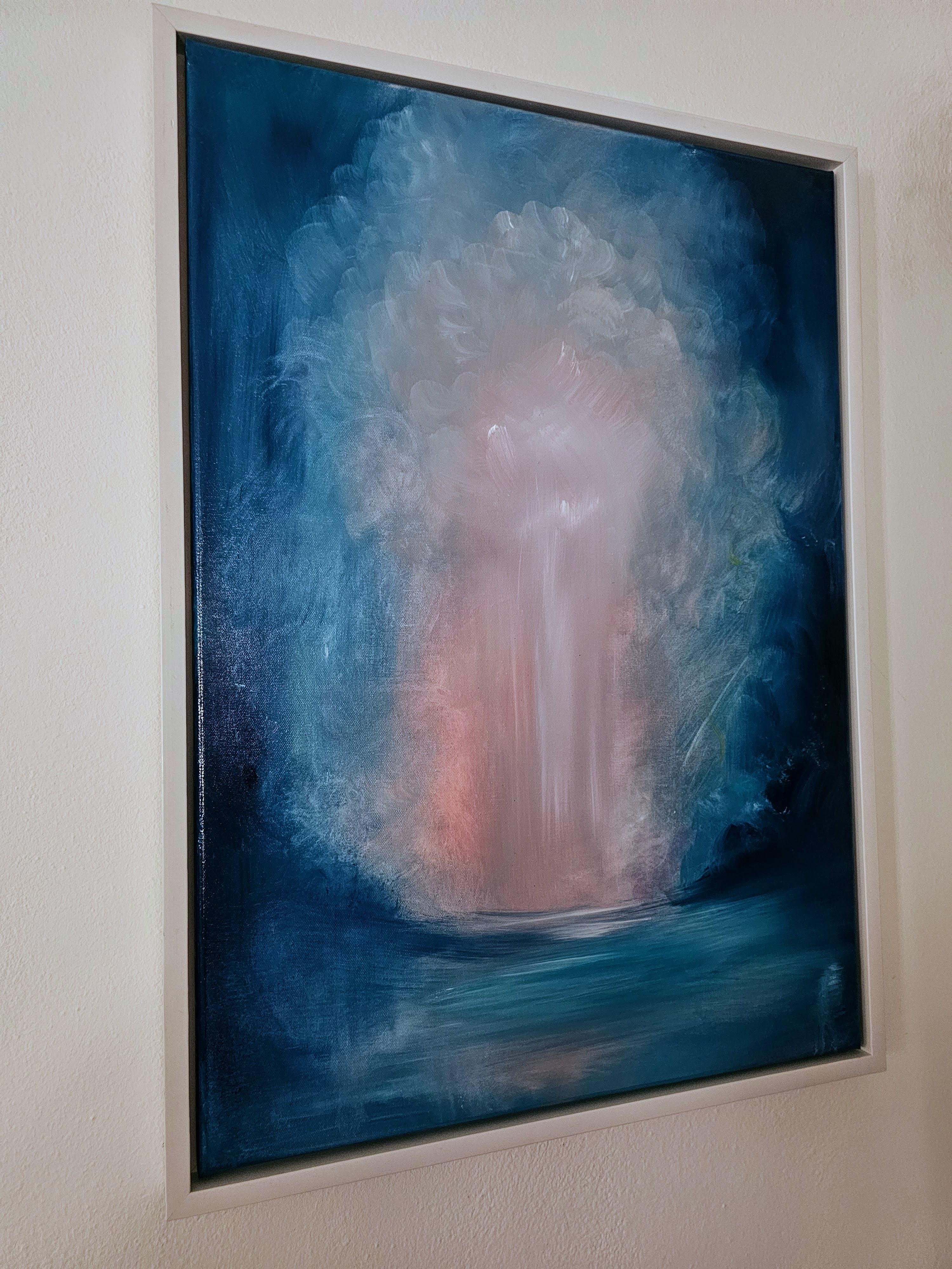 Questo dipinto cattura il momento effimero della speranza e del rinnovamento, una sinfonia visiva di luce che emerge dalle ombre. Con l'olio su tela, ho mescolato tecniche astratte e semi-astratte per evocare un senso di meraviglia e introspezione.
