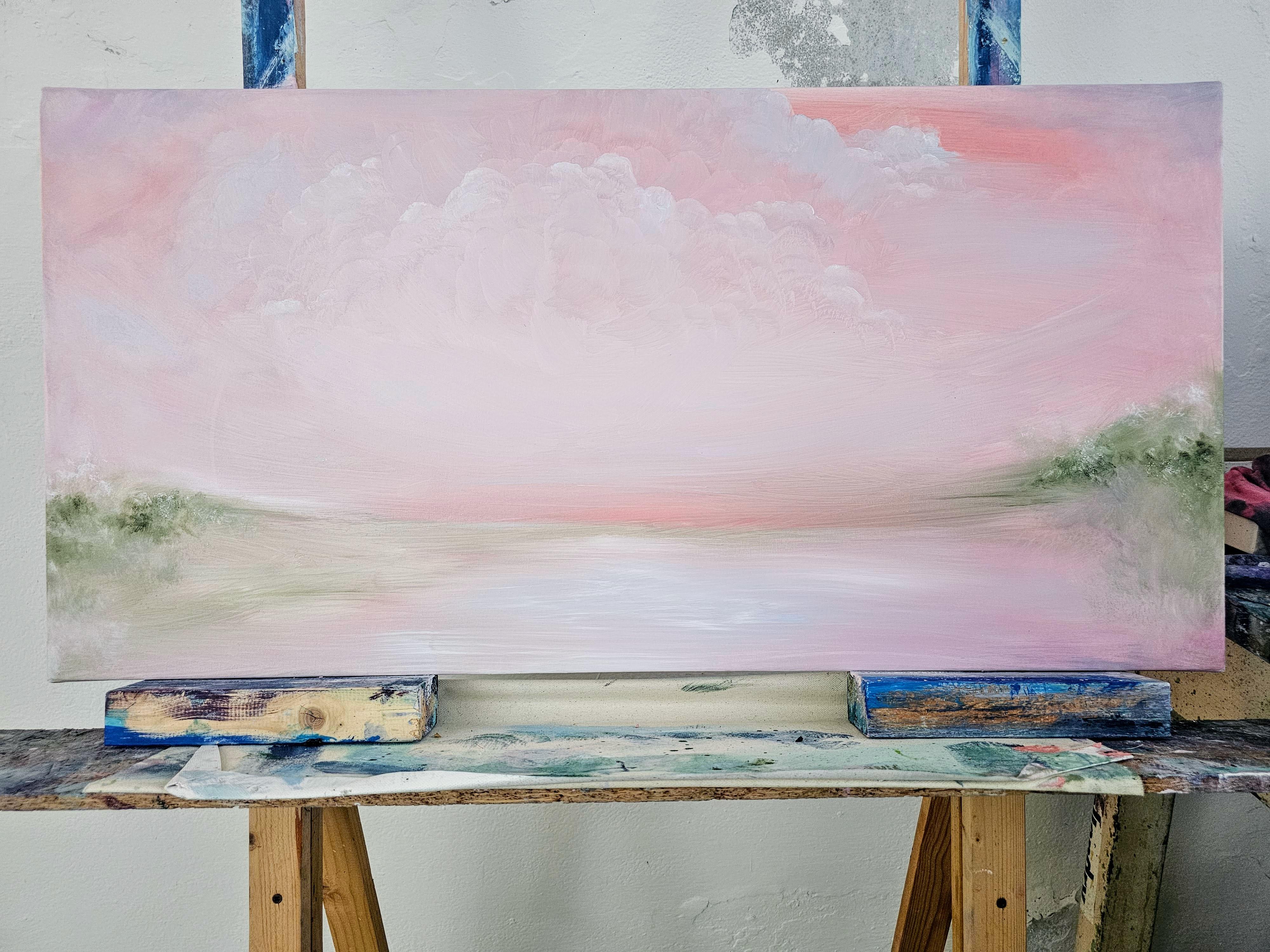 El mundo de esta mujer - Pintura abstracta de un paisaje en rosa suave y verde - Painting Contemporáneo de Jennifer L. Baker