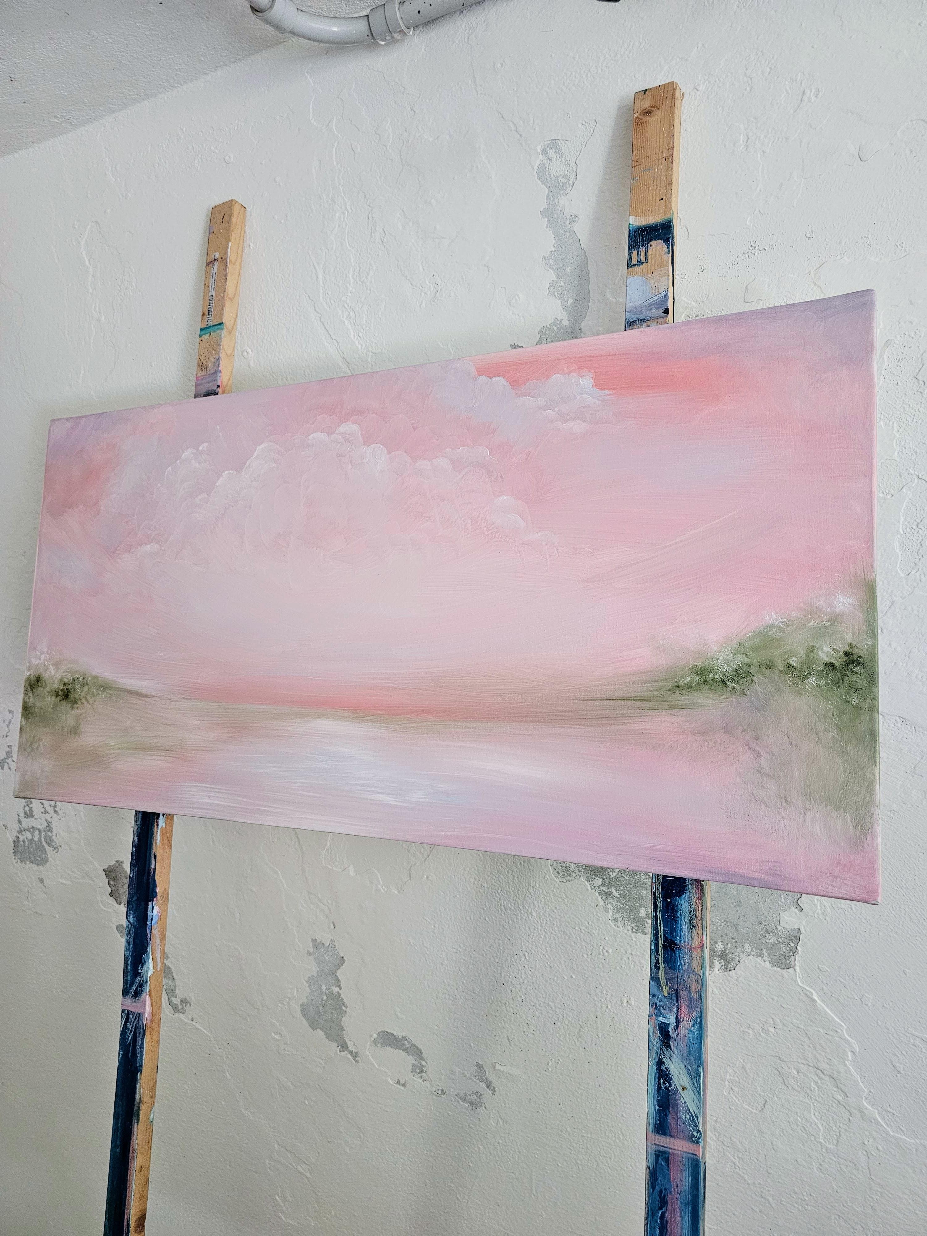El mundo de esta mujer - Pintura abstracta de un paisaje en rosa suave y verde - Abstract Painting Gris de Jennifer L. Baker