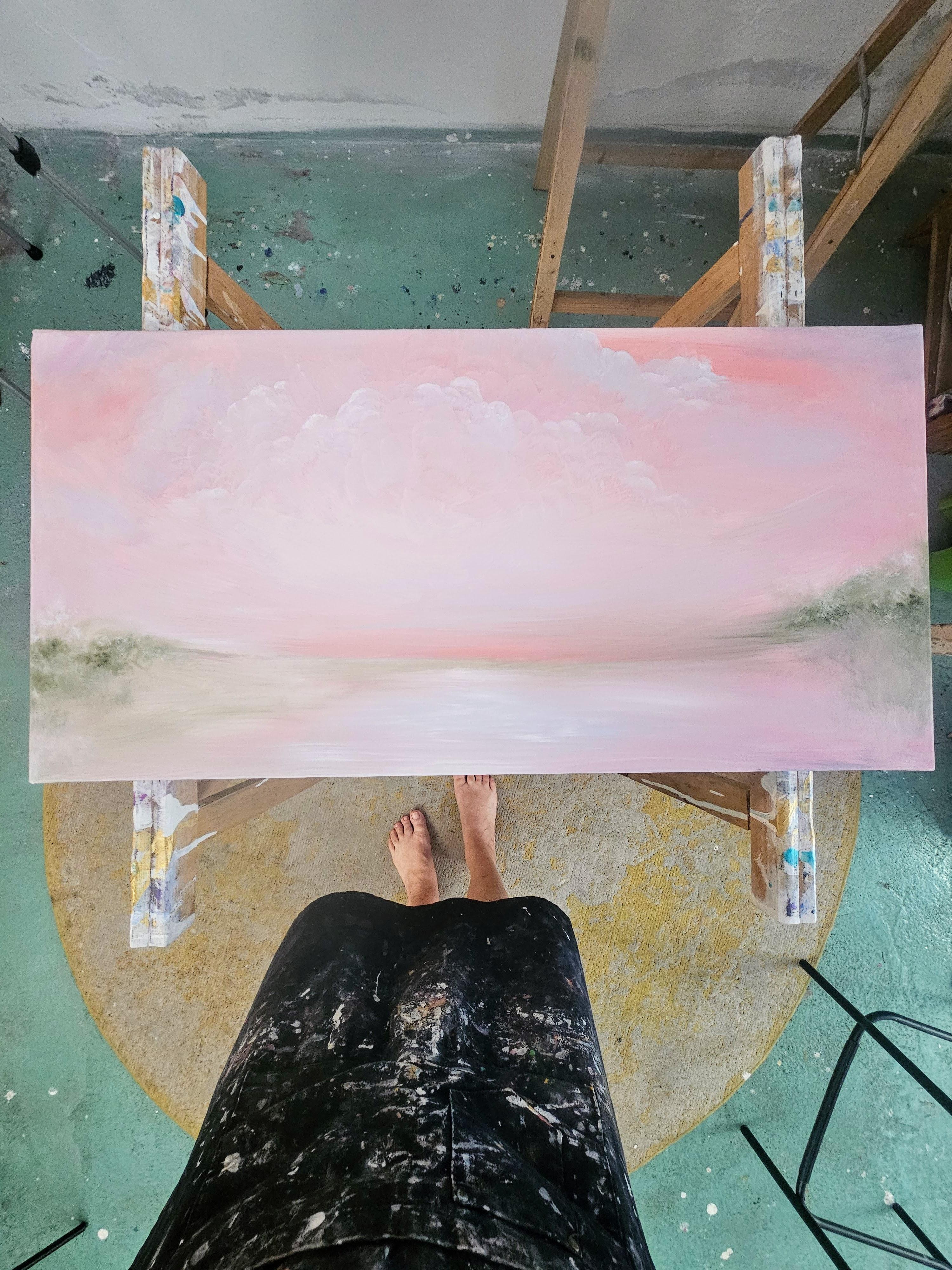 El mundo de esta mujer - Pintura abstracta de un paisaje en rosa suave y verde 1