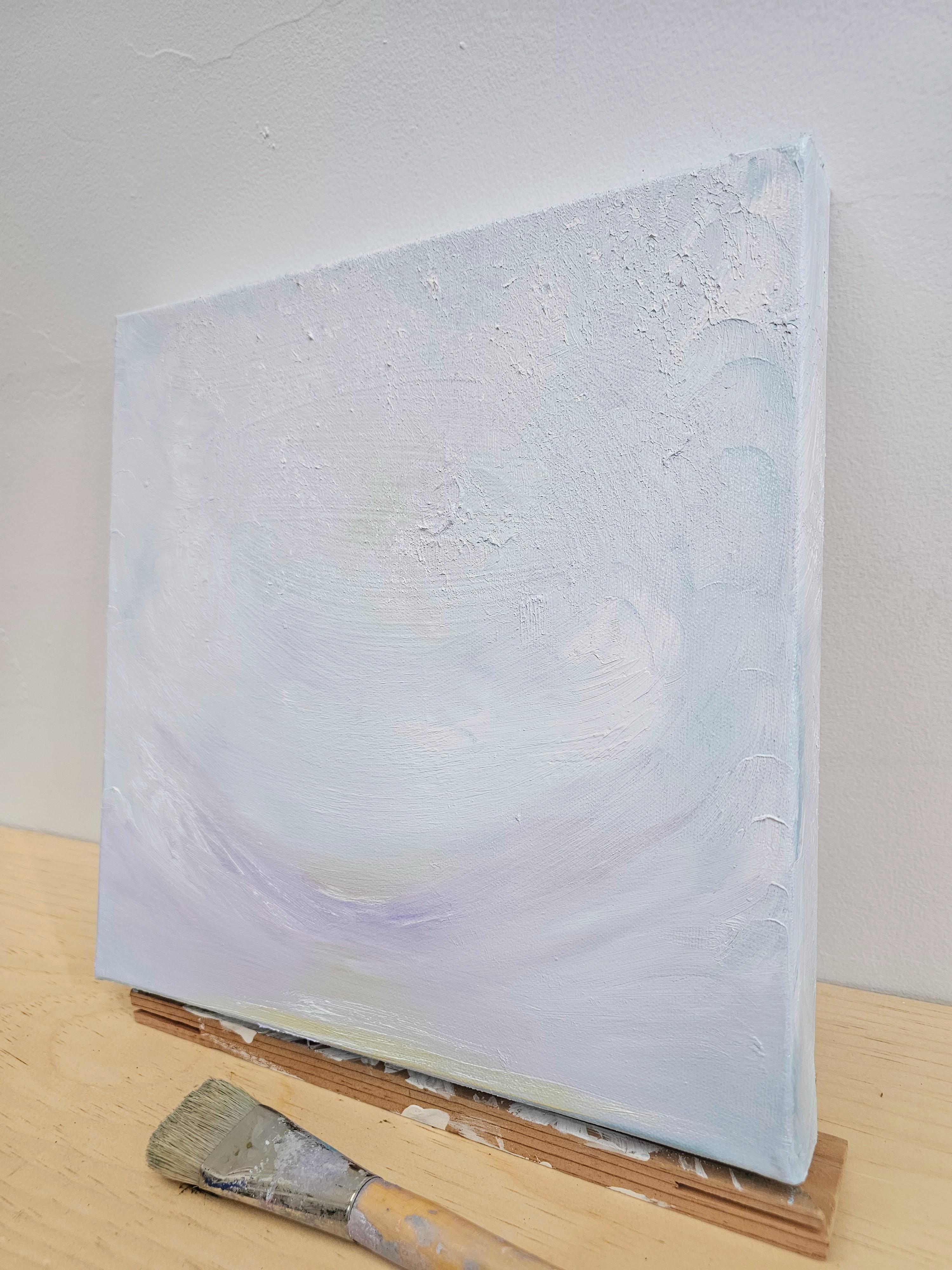 Twilight Flurry Making Me Smile - Weiße Winter abstrakte Landschaft Malerei im Angebot 5