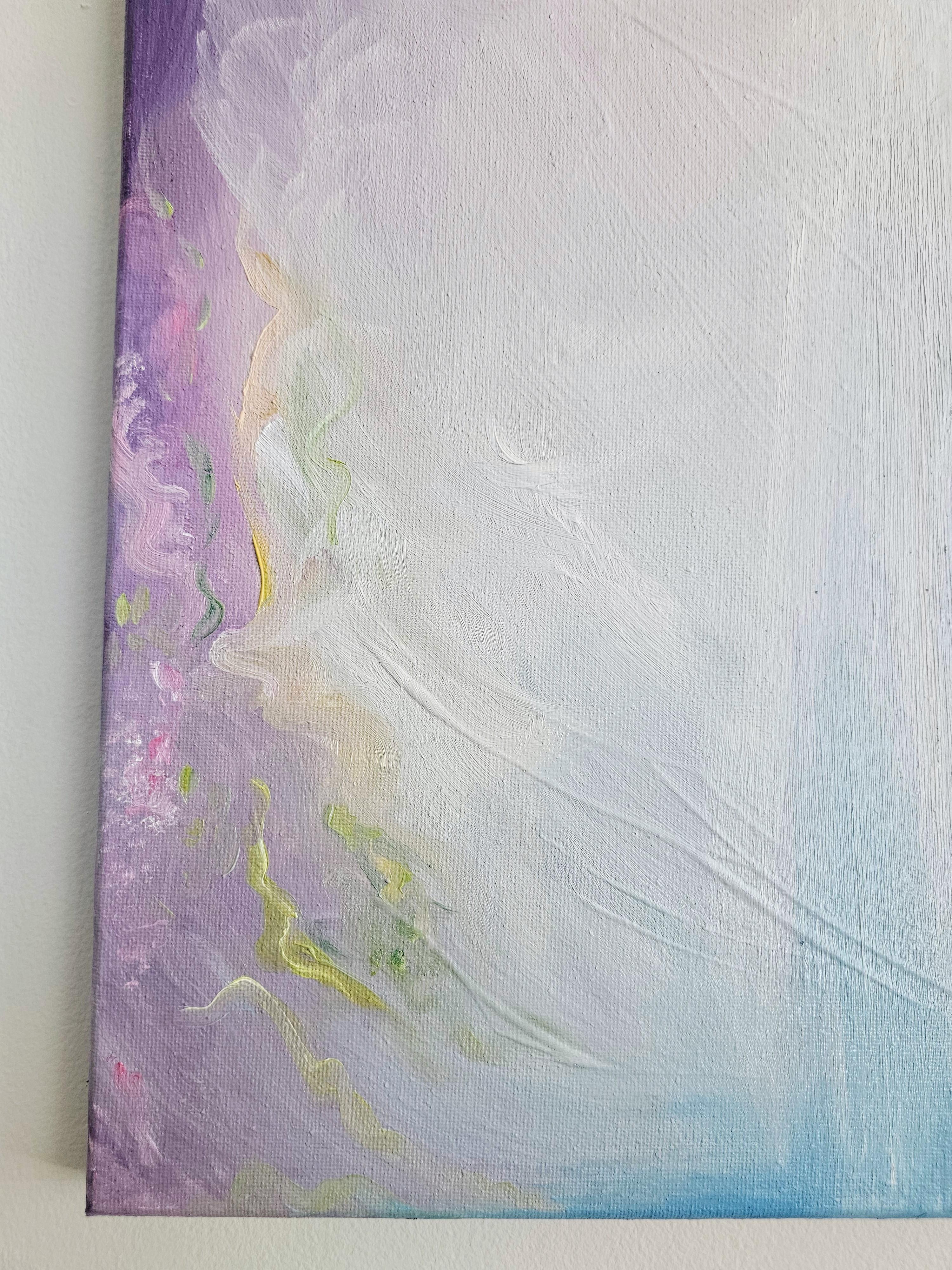 Wasser und Veilchen - Stimmungsvolles verträumtes lila/weißes abstraktes Wasserfallgemälde (Grau), Landscape Painting, von Jennifer L. Baker
