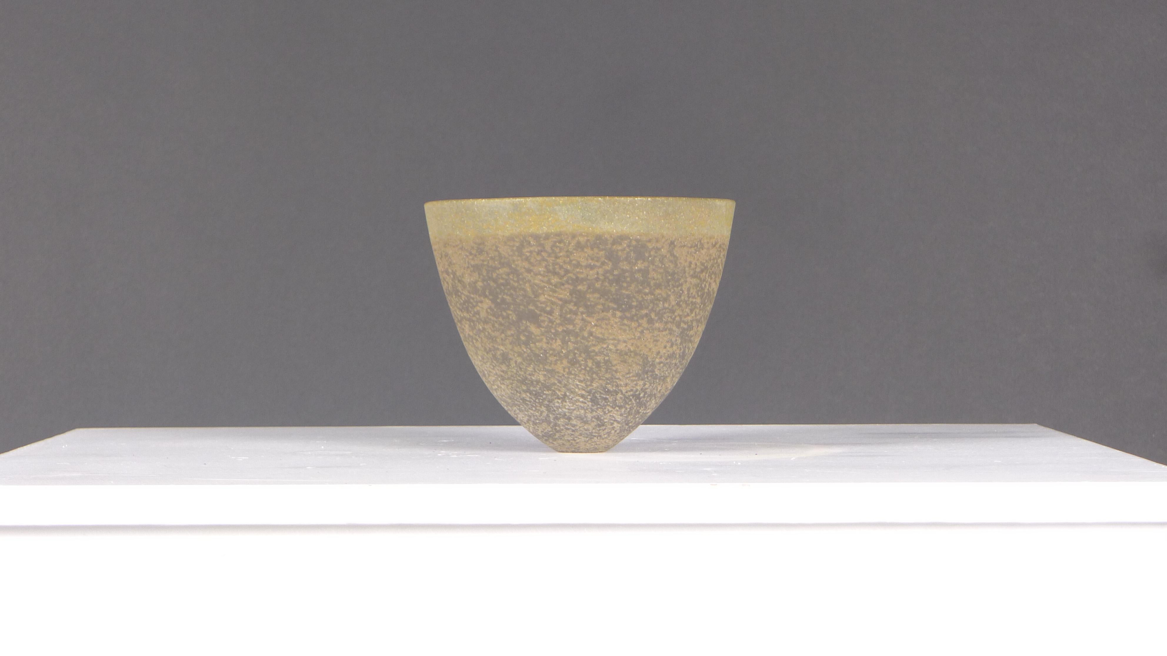 Stunning deep bowl by Jennifer Lee (British, born 1956).  

This hand-built coloured stoneware bowl with oxide burnished on the surface is entitled by the artist 'Dark with Amber Rim', reference JL158, and was created in 1989.

Soon after its
