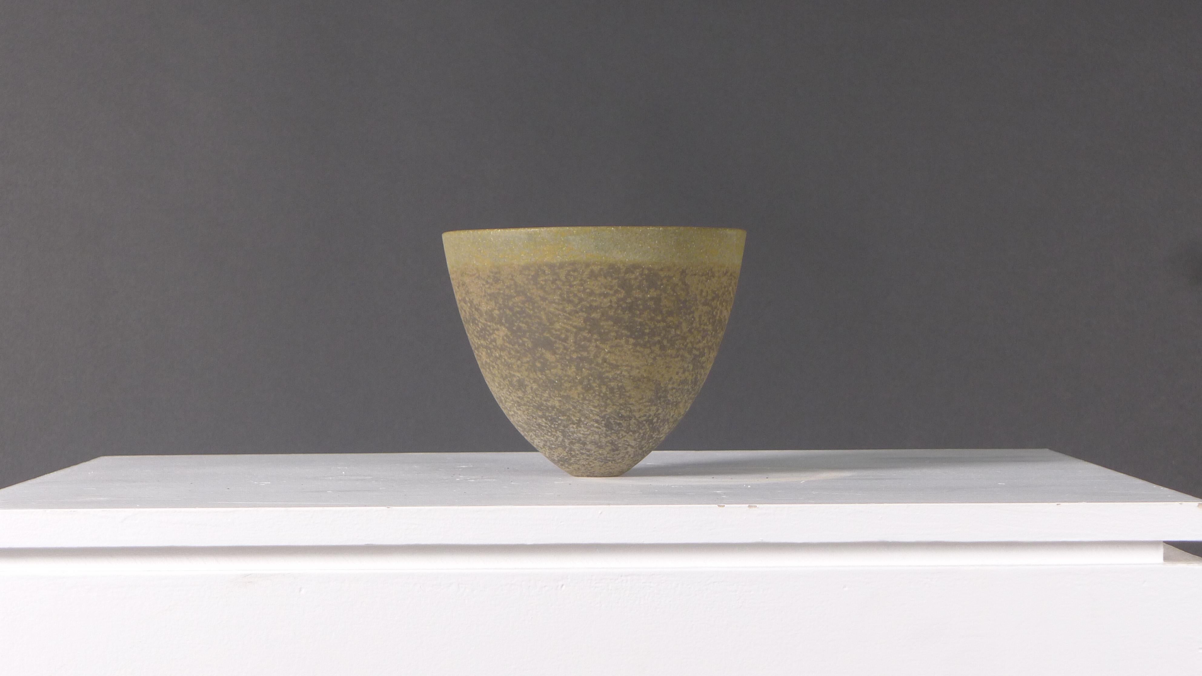 Modern Jennifer Lee, Stunning Deep Stoneware Bowl, signed, created in 1989 For Sale