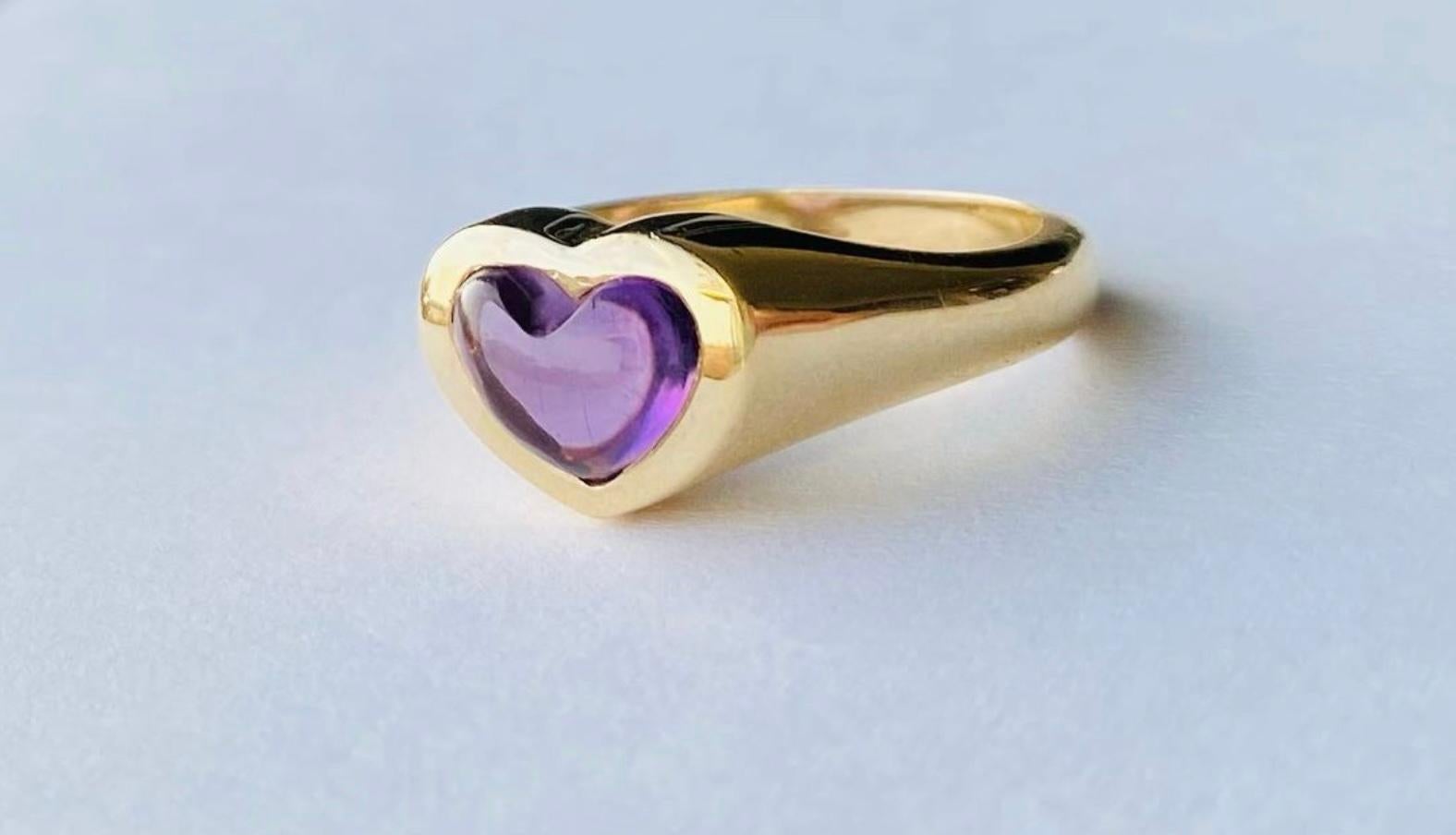 Jennifer Liang 14 KT Gold Amethyst Heart Signet Ring with Amethyst In New Condition For Sale In New York, NY