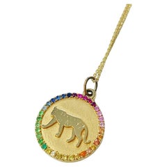 Jennifer Liang Medallón Tigre del Zodiaco Chino de Oro de 14 KT con Zafiros Arcoiris