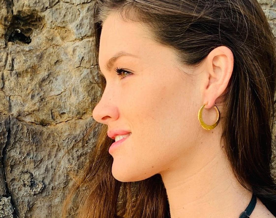 Contemporaneo Orecchini a cerchio in oro 14 KT Jennifer Liang in vendita