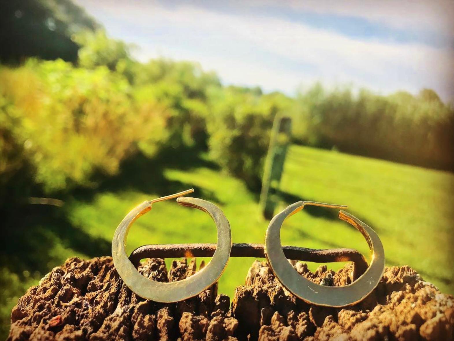Donna Orecchini a cerchio in oro 14 KT Jennifer Liang in vendita
