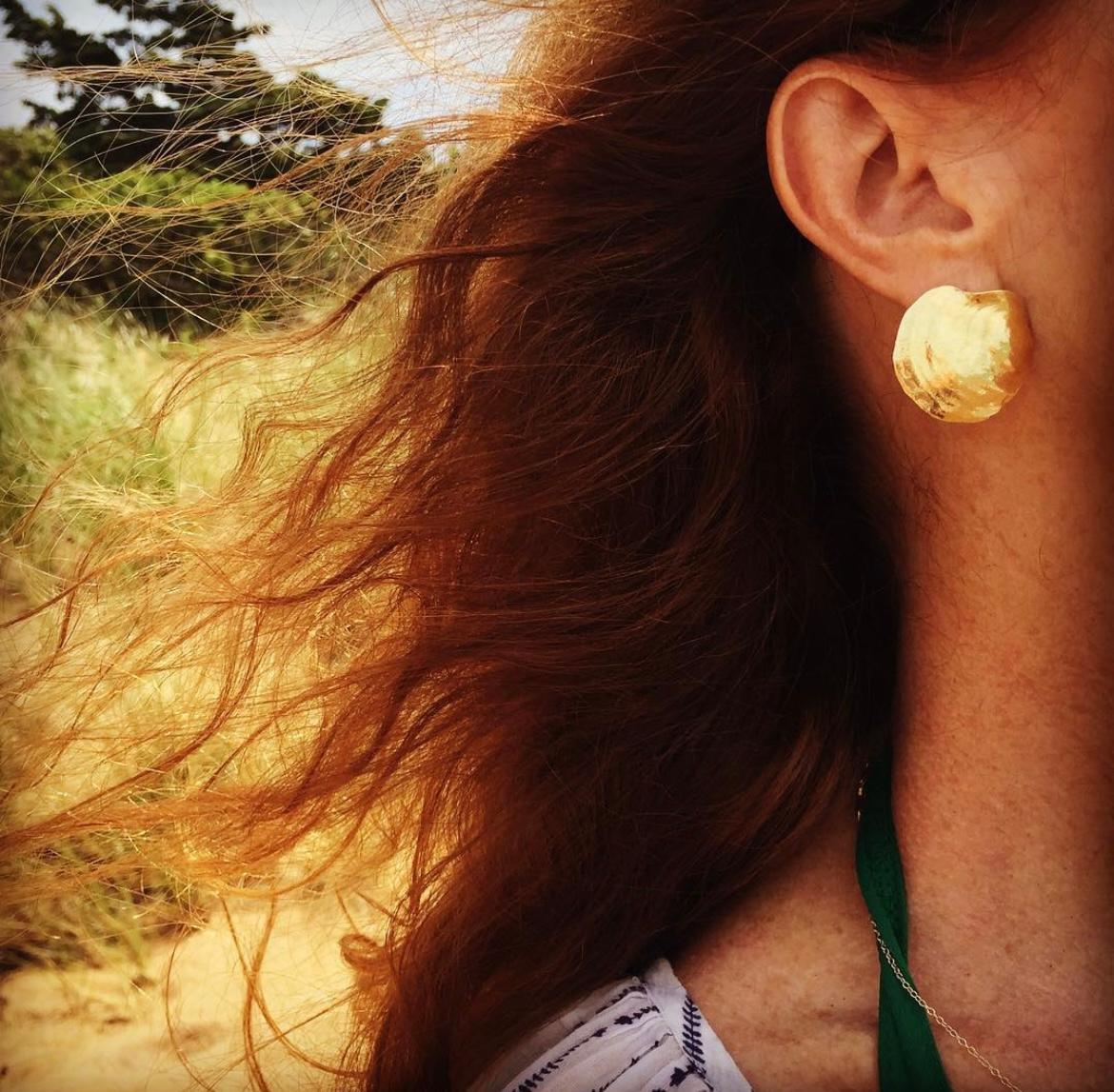 Women's Jennifer Liang 14 KT Gold Jingle Shell Earrings For Sale