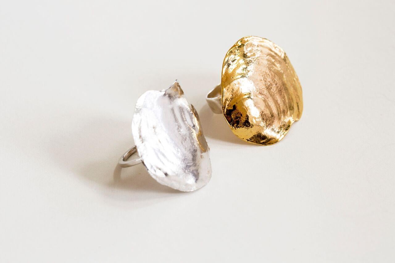 Contemporaneo Anello Jingle Shell in oro 14 KT di Jennifer Liang in vendita