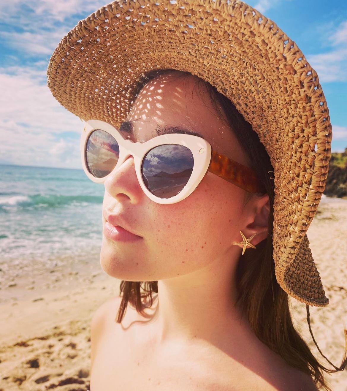 Jennifer Liang Orecchini a stella di mare media in oro 14 KT In condizioni Nuovo in vendita a New York, NY