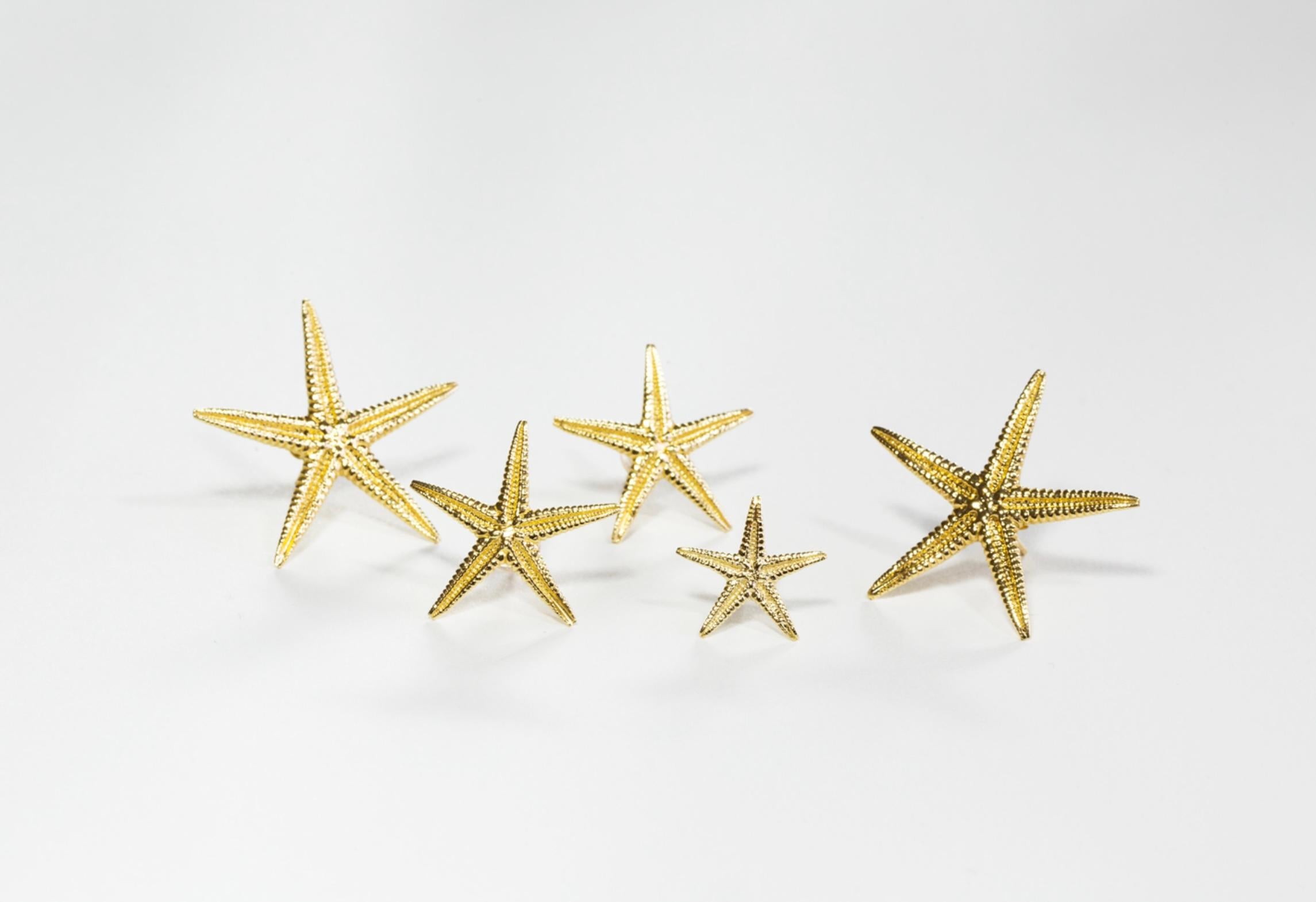 Contemporaneo Jennifer Liang Orecchini a stella di mare piccoli in oro 14 KT in vendita
