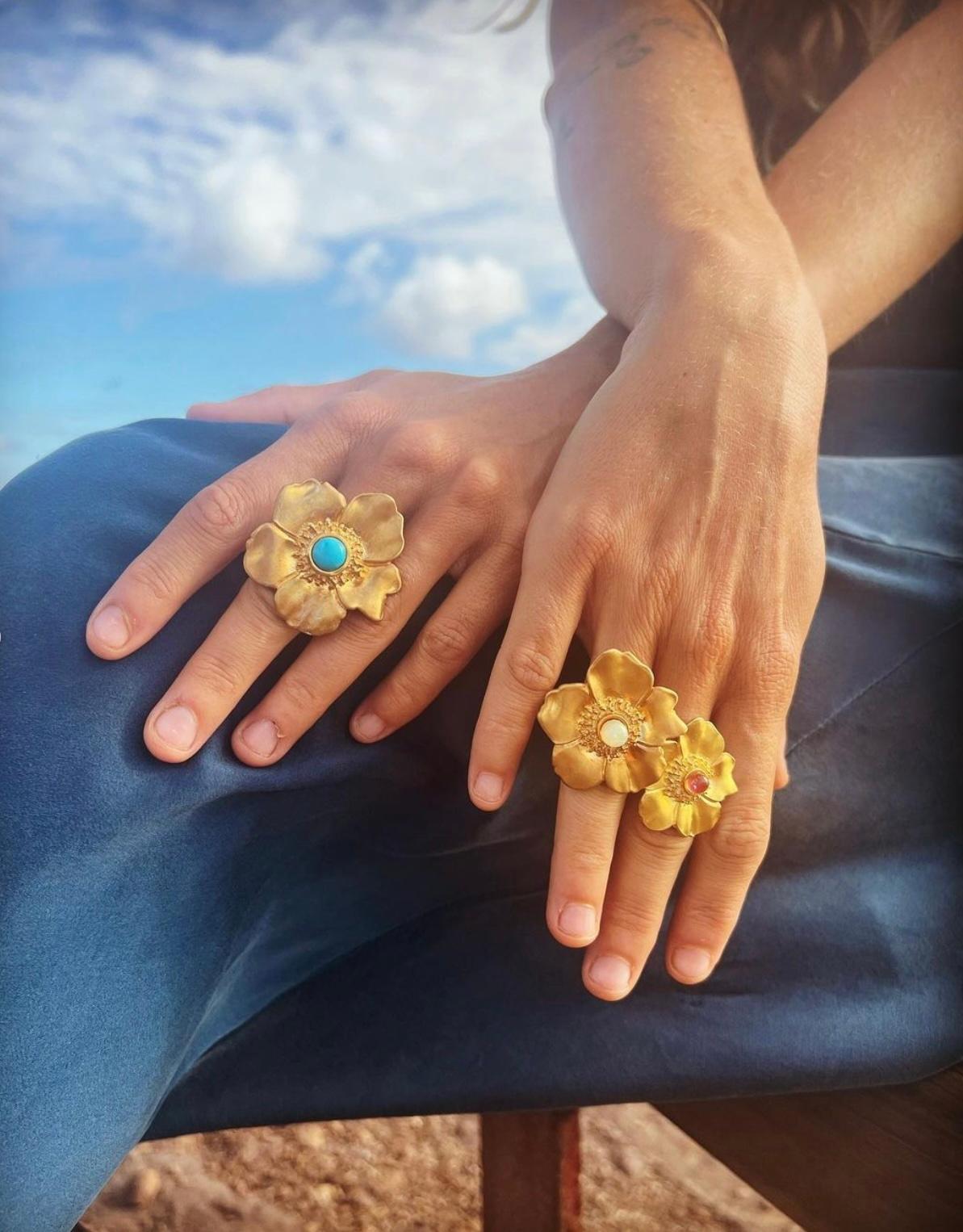 Contemporaneo Jennifer Liang Small Anello con gemma camelia in oro 14 KT e tormalina rosa in vendita