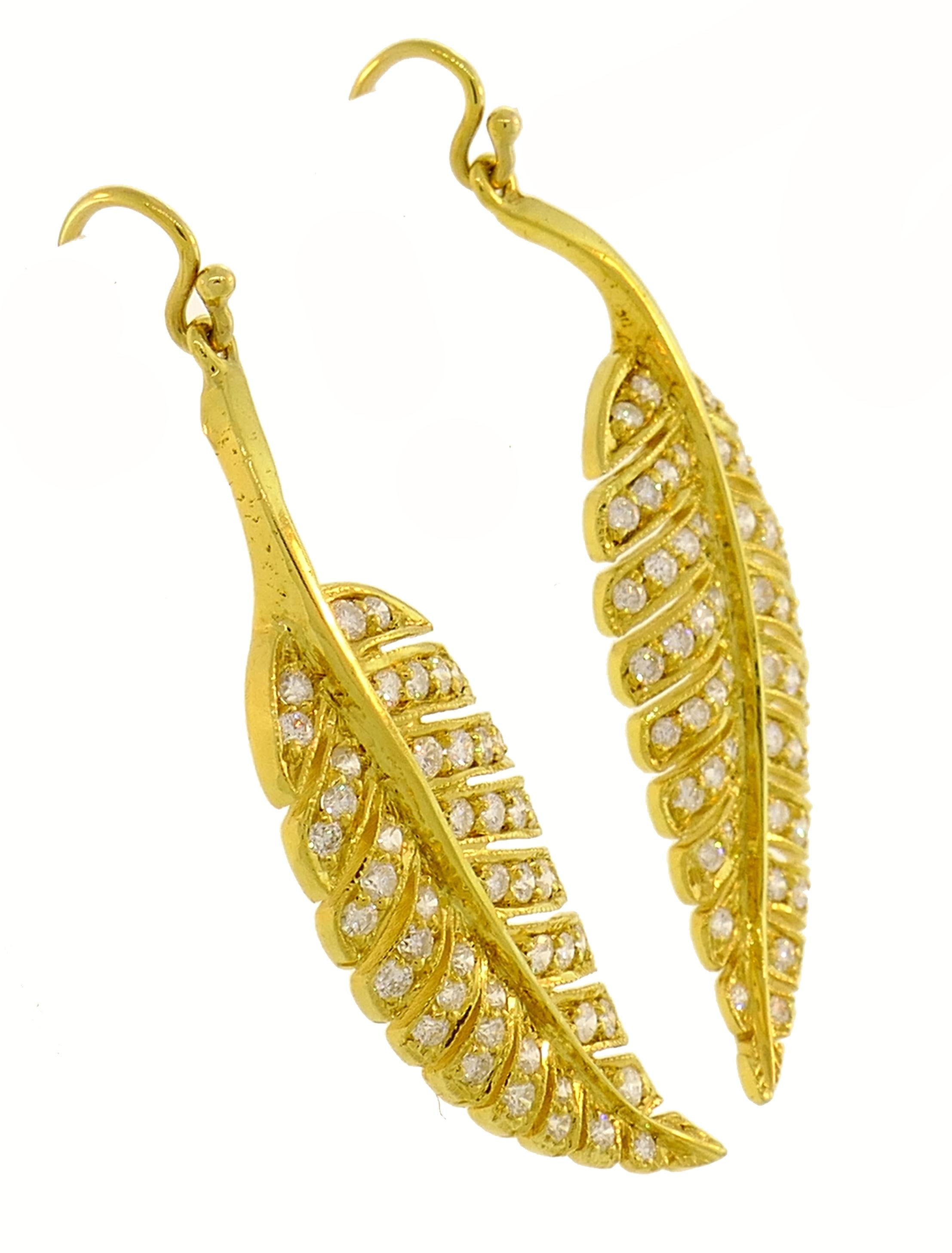 Lovely dangle leaf earrings created by Jennifer Meyer. Feminine, gracious and wearable, the earrings are a great addition to your jewelry collection.
The earrings are made of 18 karat (stamped) yellow gold and set with round brilliant cut diamonds