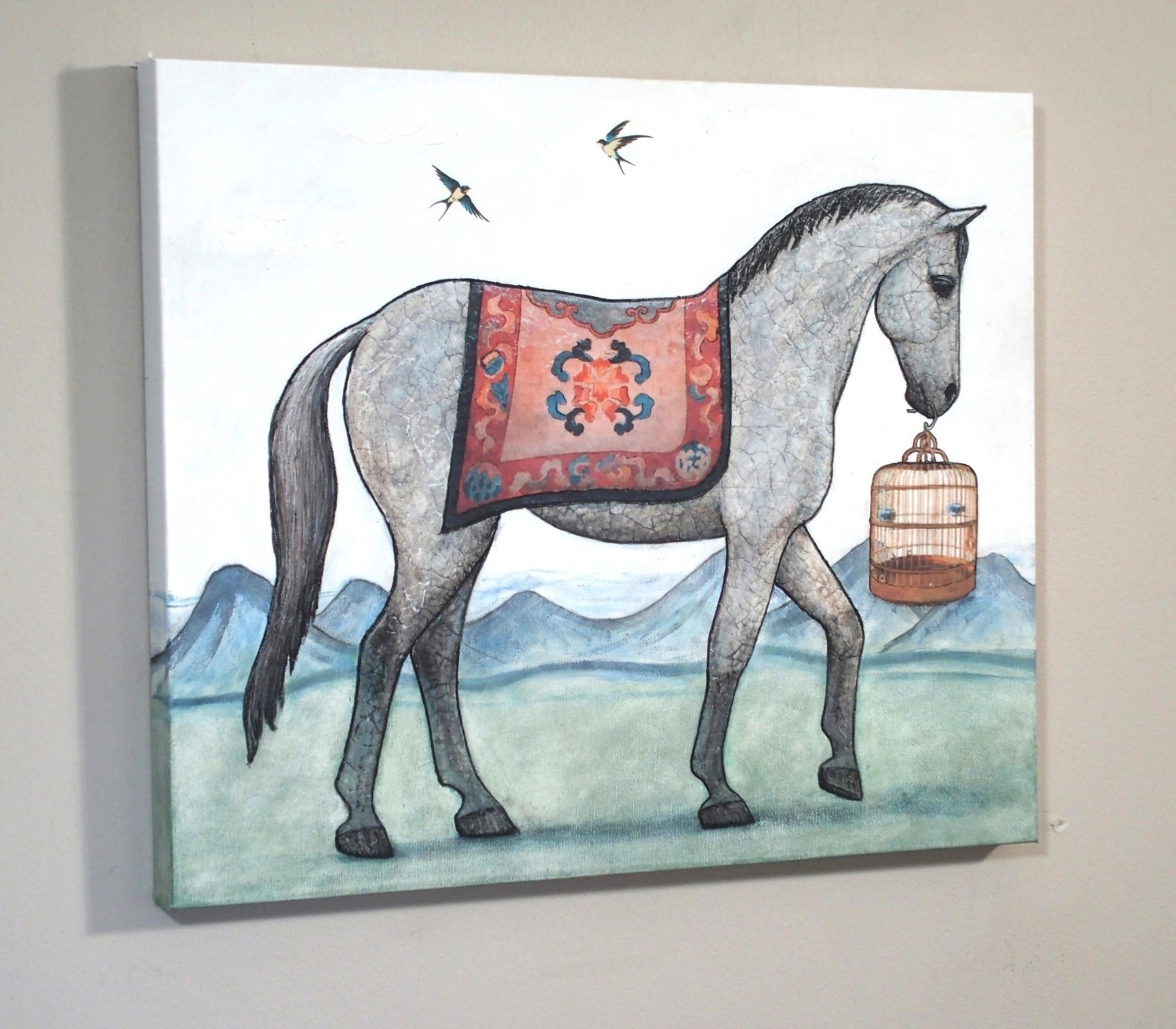 <p>Kommentare des Künstlers<br>In eine bunte Decke gehüllt, schreitet ein königliches Pferd vor der Kulisse der fernen Berge. Die Künstlerin Jennifer Ross fertigte das Werk aus Eierschalenfragmenten an, inspiriert von der japanischen Kunst des