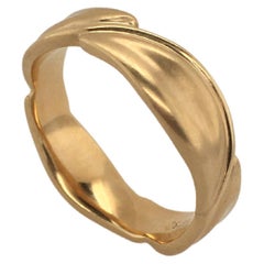 JENNIFER SHIGETOMI Stilisierter Guinevere-Ring aus Blattgold und Vine-Satin