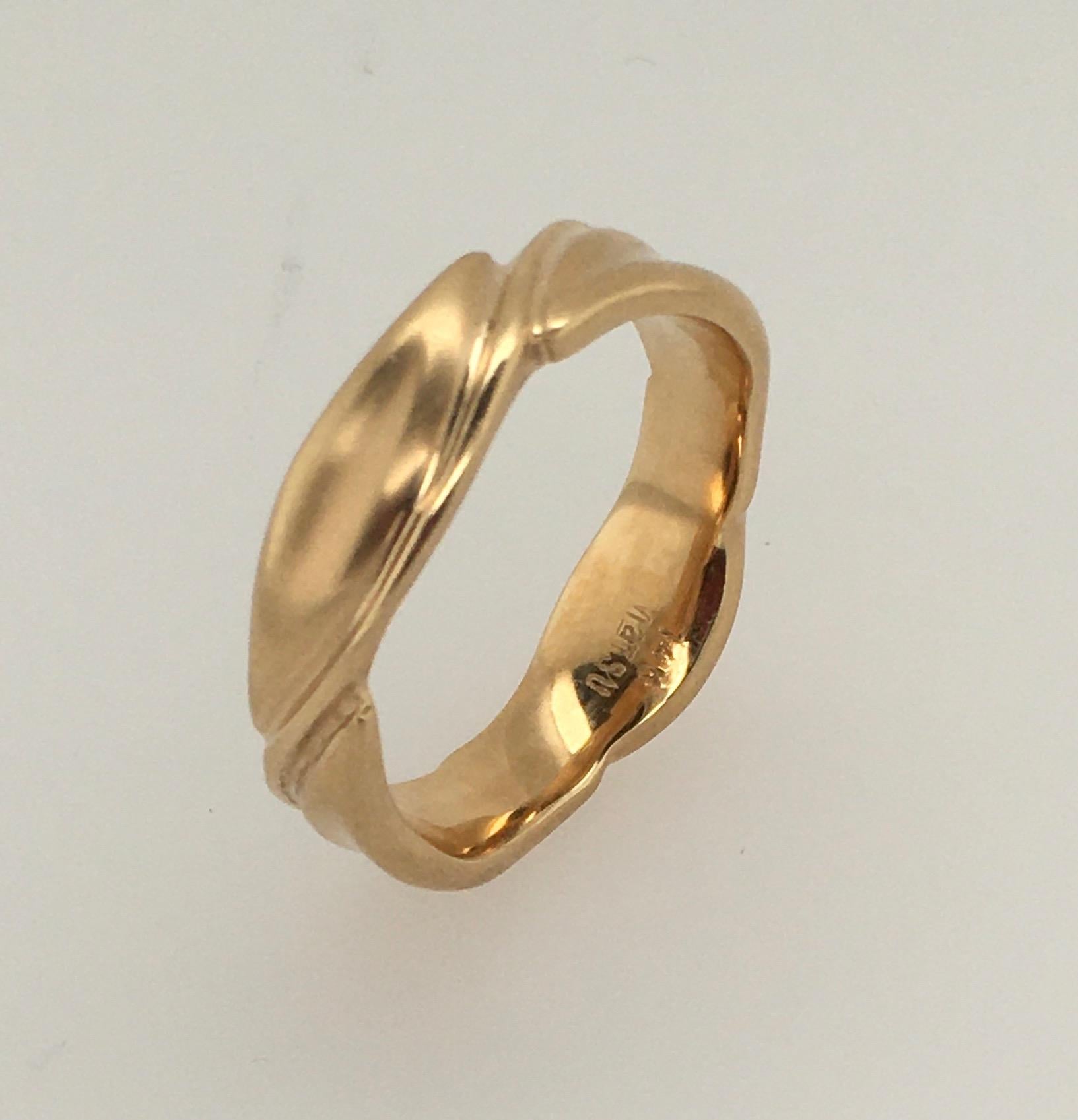 JENNIFER SHIGETOMI Stilisierter Guinevere-Ring aus Blattgold und Vine-Satin im Angebot 4