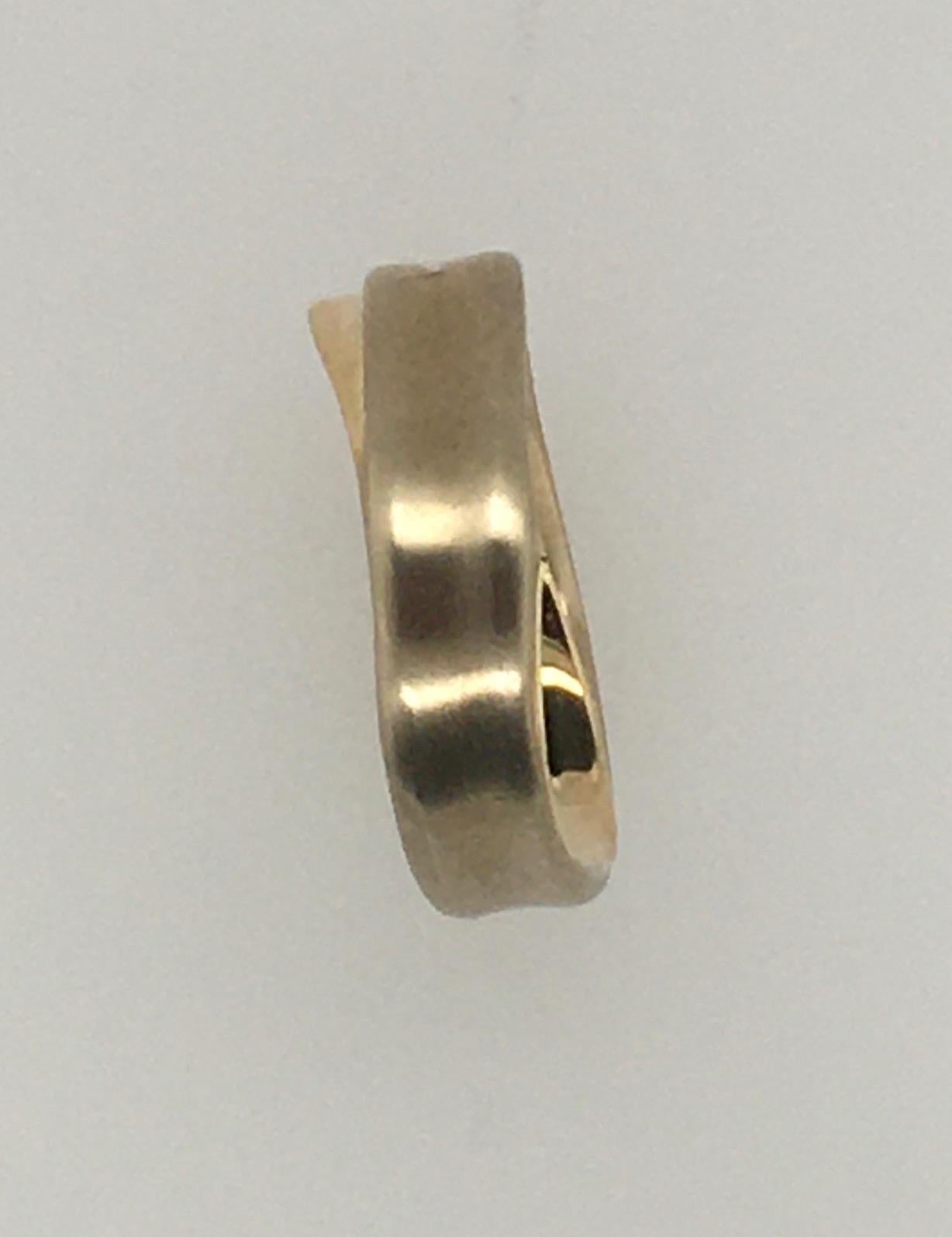 JENNIFER SHIGETOMI Stylized Gold Leaf & Vine Satin Finish Guinevere Ring In Excellent Condition For Sale In Kennebunkport, ME