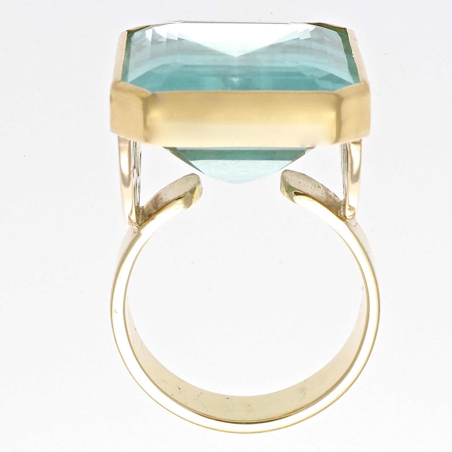 Jennifer Weir Modern Aquamarine Gold Cocktail Ring In New Condition In Beverly Hills, CA