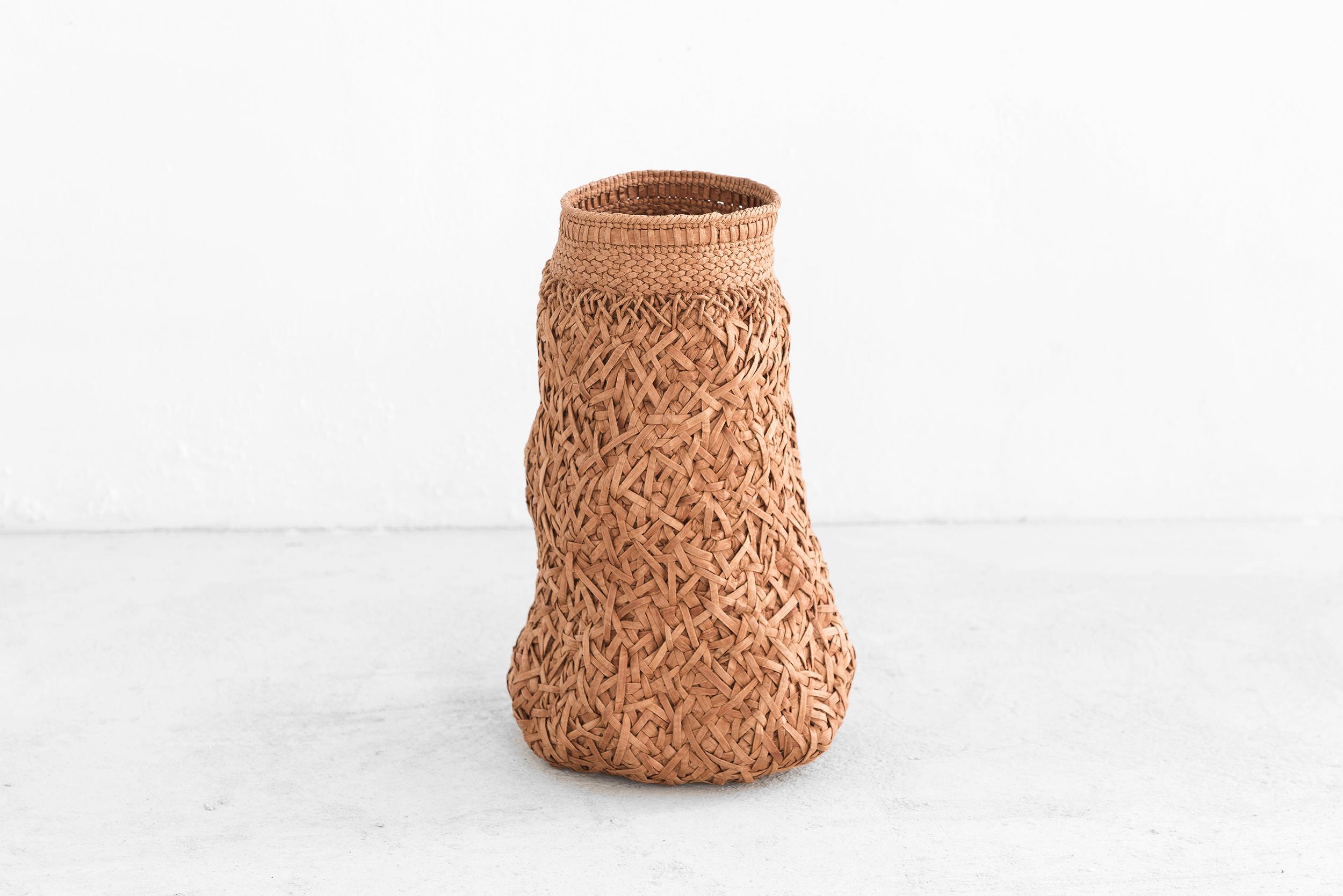 Jennifer Zurick:: Pensées aléatoires:: Panier d'artisanat contemporain:: Saule:: 2020 Neuf - En vente à Barcelona, ES