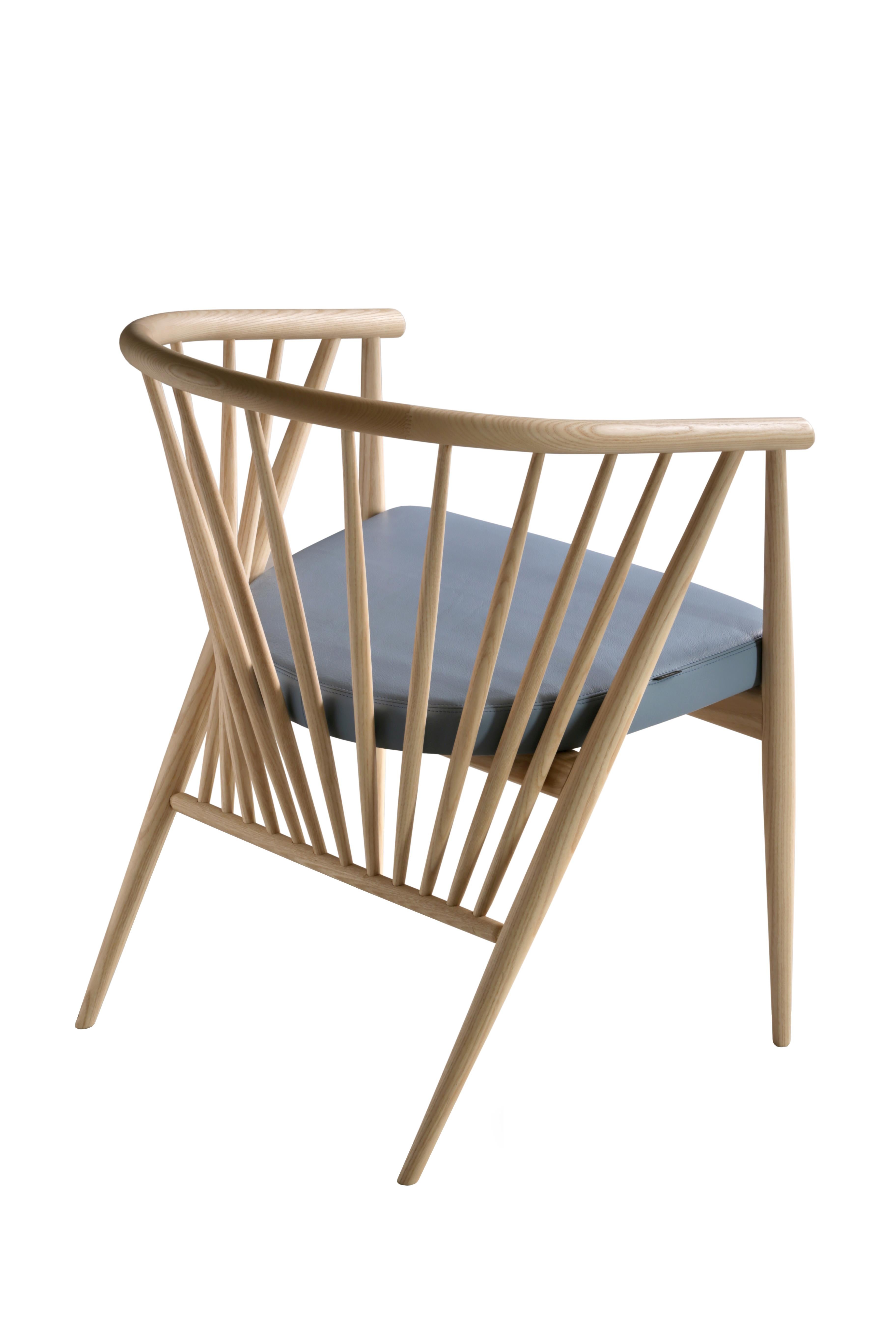 Zeitgenössischer gepolsterter Sessel aus gedrechseltem Eschenholz von Morelato (Italienisch)