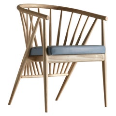 Jenny, fauteuil contemporain tapissé en bois de frêne tourné, par Morelato